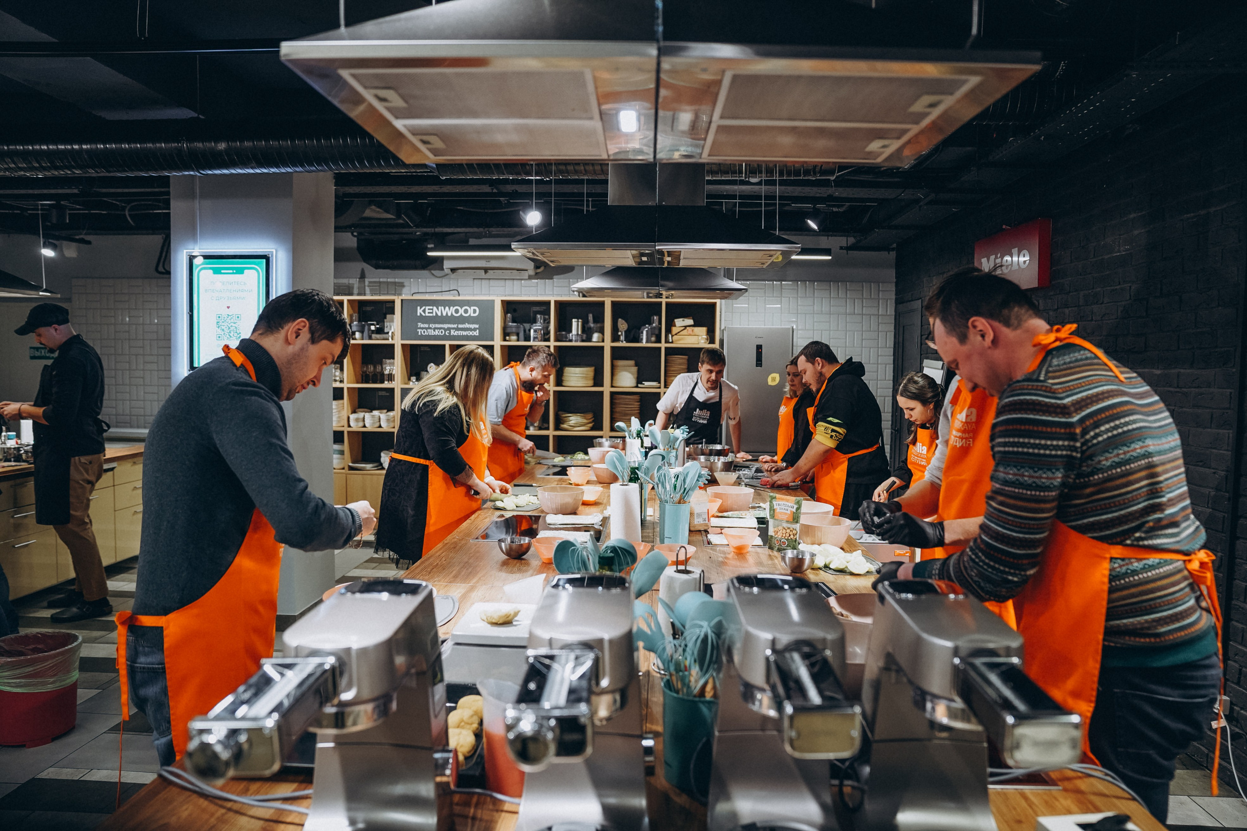 Репортаж с кулинарной студии Юлии Высоцкой. Портретный фотограф в Москве Илья Корненков