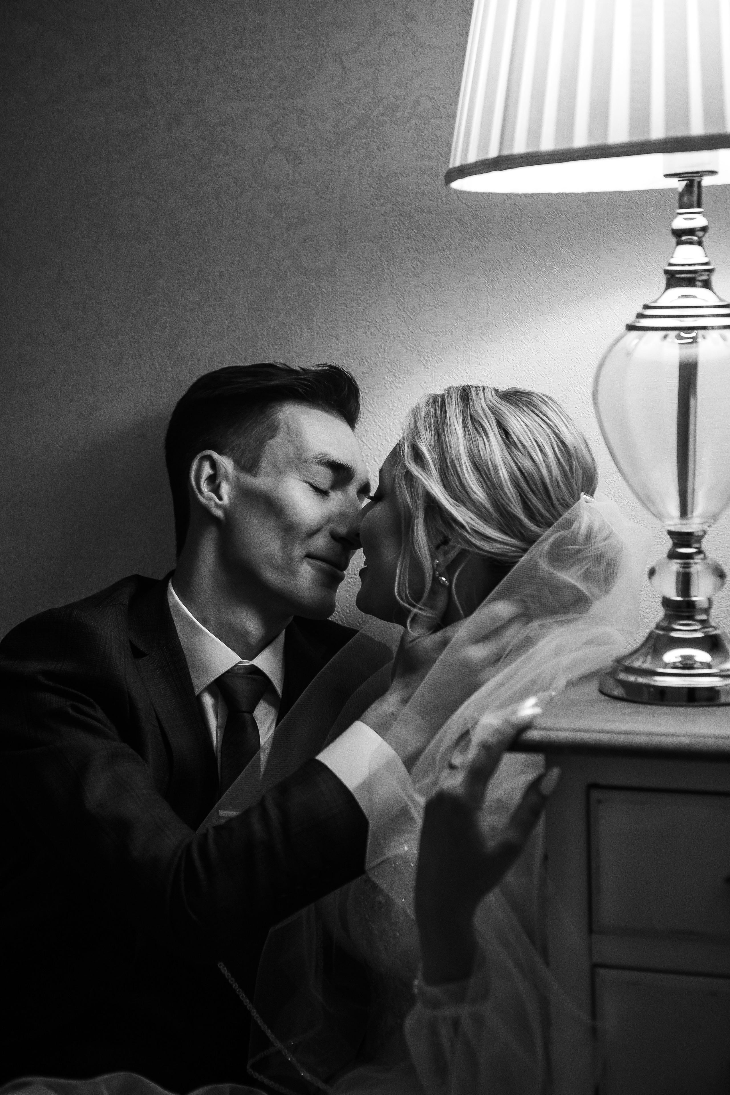 Евгения и Николай утренние сборы. Свадебный фотограф Виктория Чуйко Магнитогорск. Визуал для бизнеса