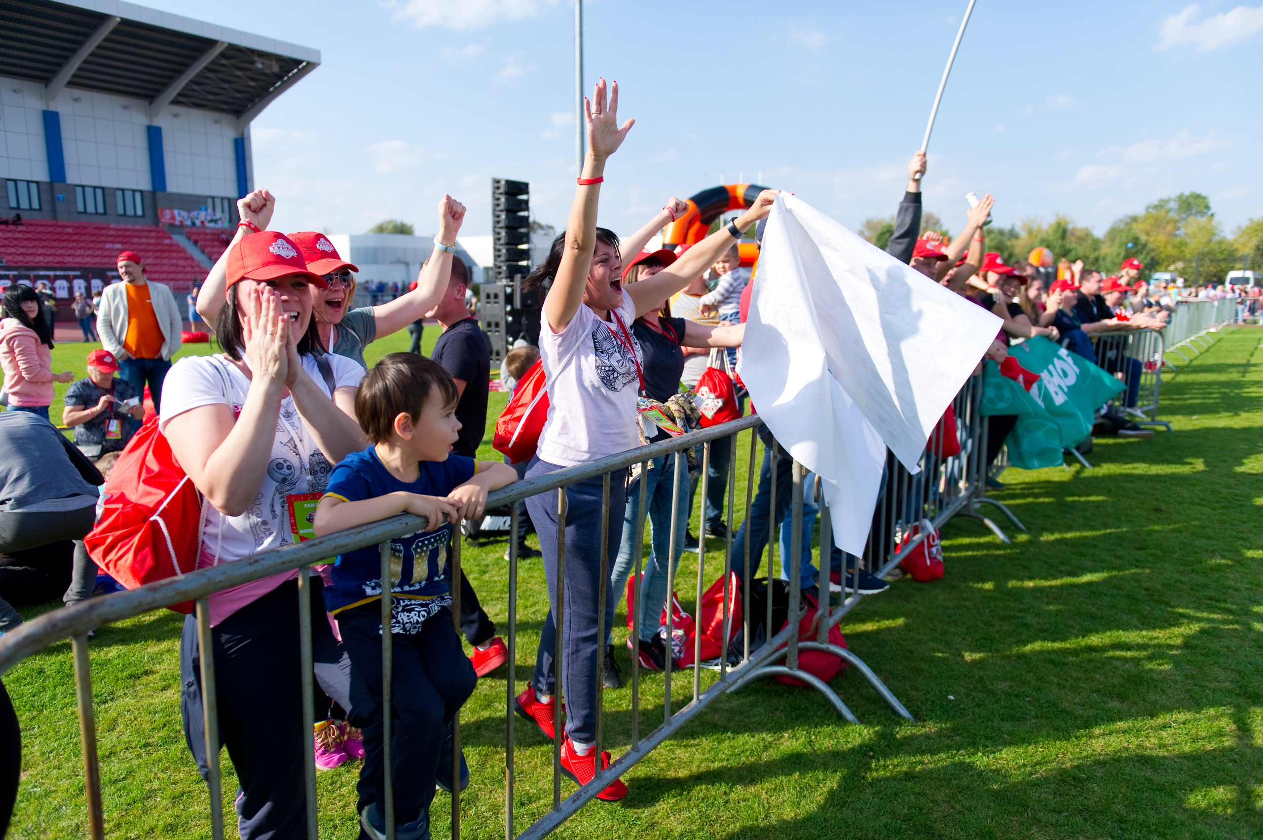 Турбофутбол (корпоративное соревнование «Пятерочки»). Репортажный фотограф и видеограф Слава Думчев. Тимбилдинги, отчетники, корпоративы