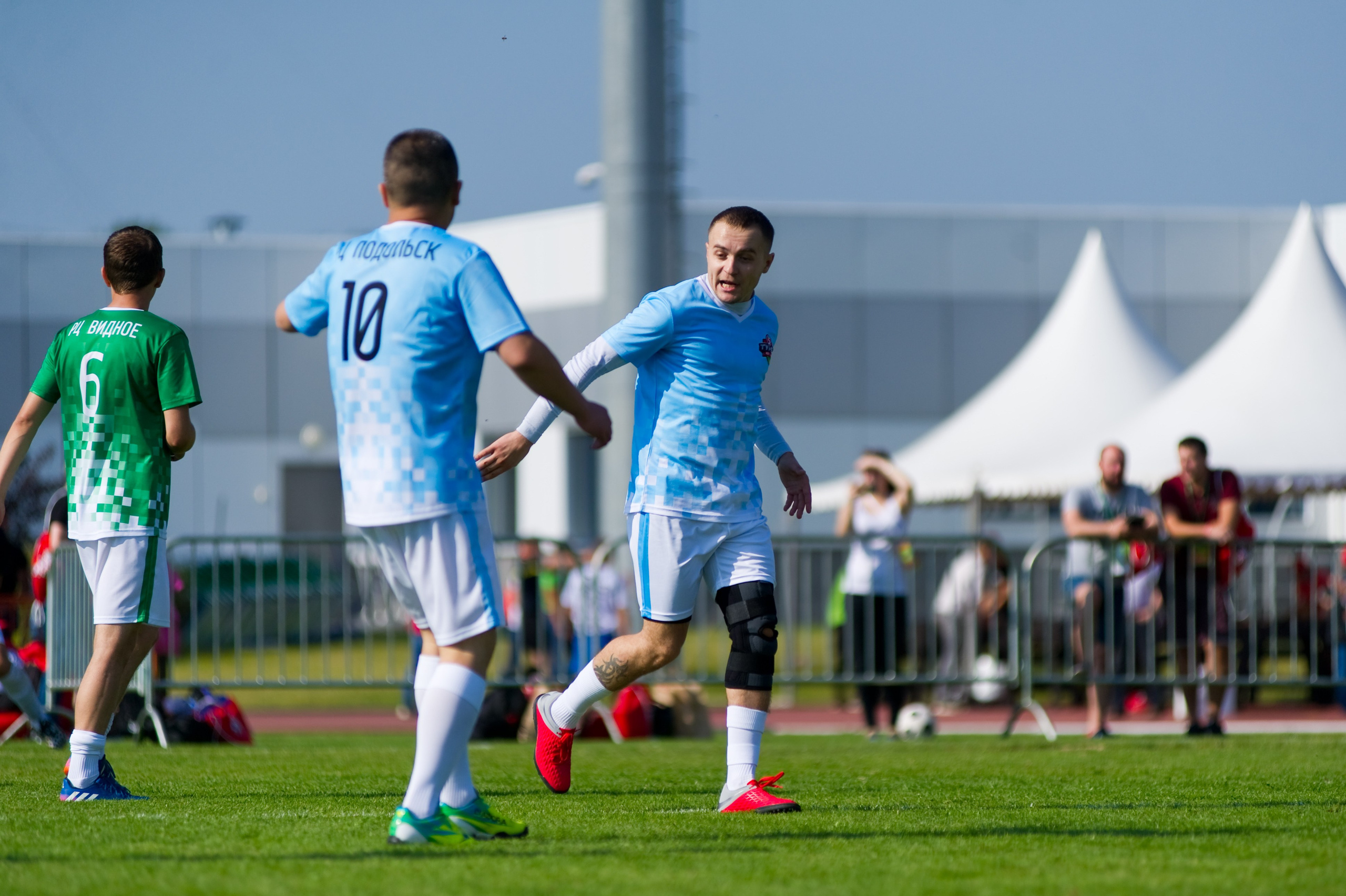 Турбофутбол (корпоративное соревнование «Пятерочки»). Репортажный фотограф и видеограф Слава Думчев. Тимбилдинги, отчетники, корпоративы