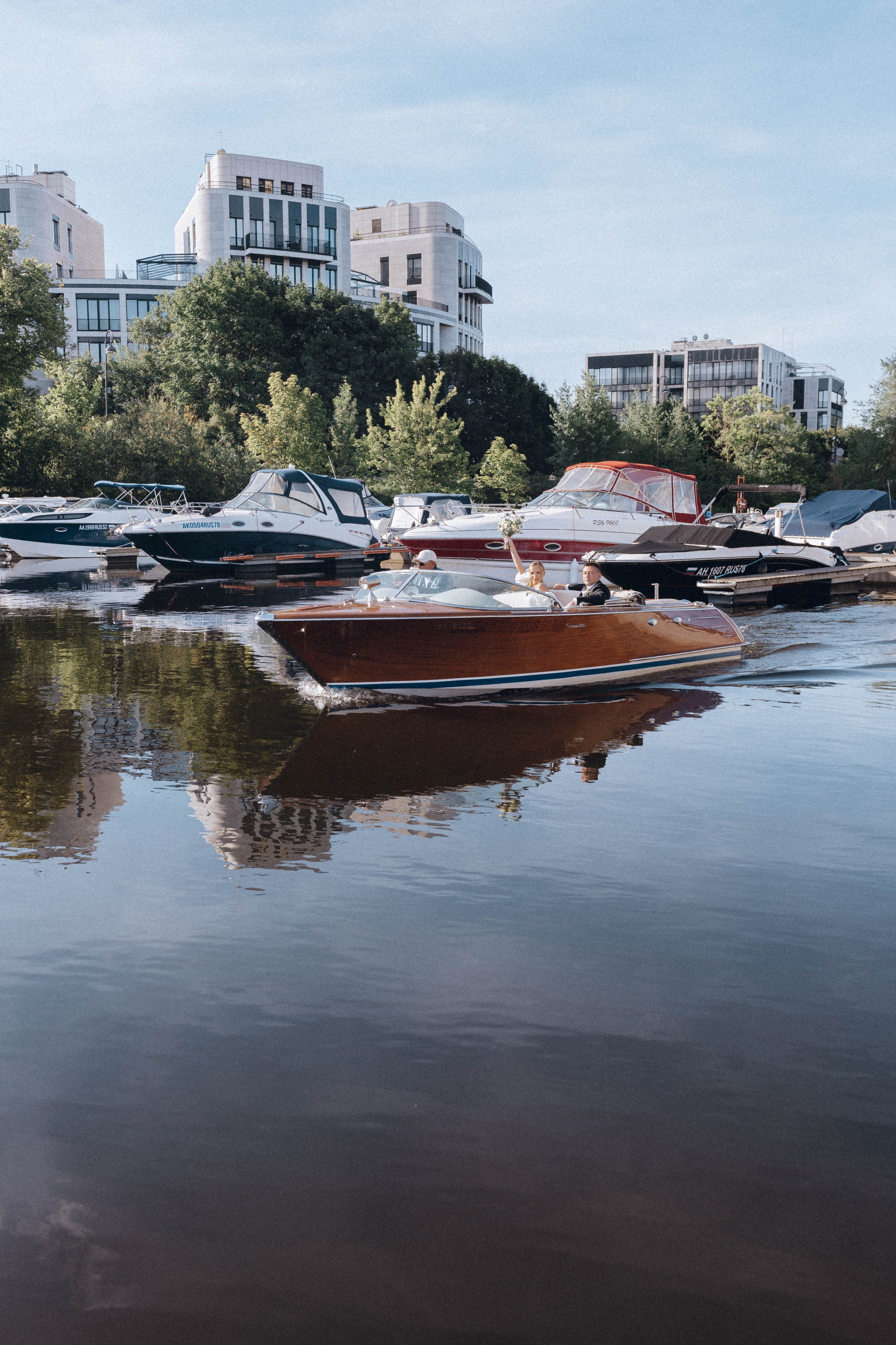 СВАДЕНБНАЯ СЬЕМКА НА КАТЕРЕ ПО КАНАЛАМ САНКТ-ПЕТЕРБУРГА И В АКВАТОРИИ НЕВЫ. Профессиональный фотограф, Санкт-Петербург — Виктория Богомолова