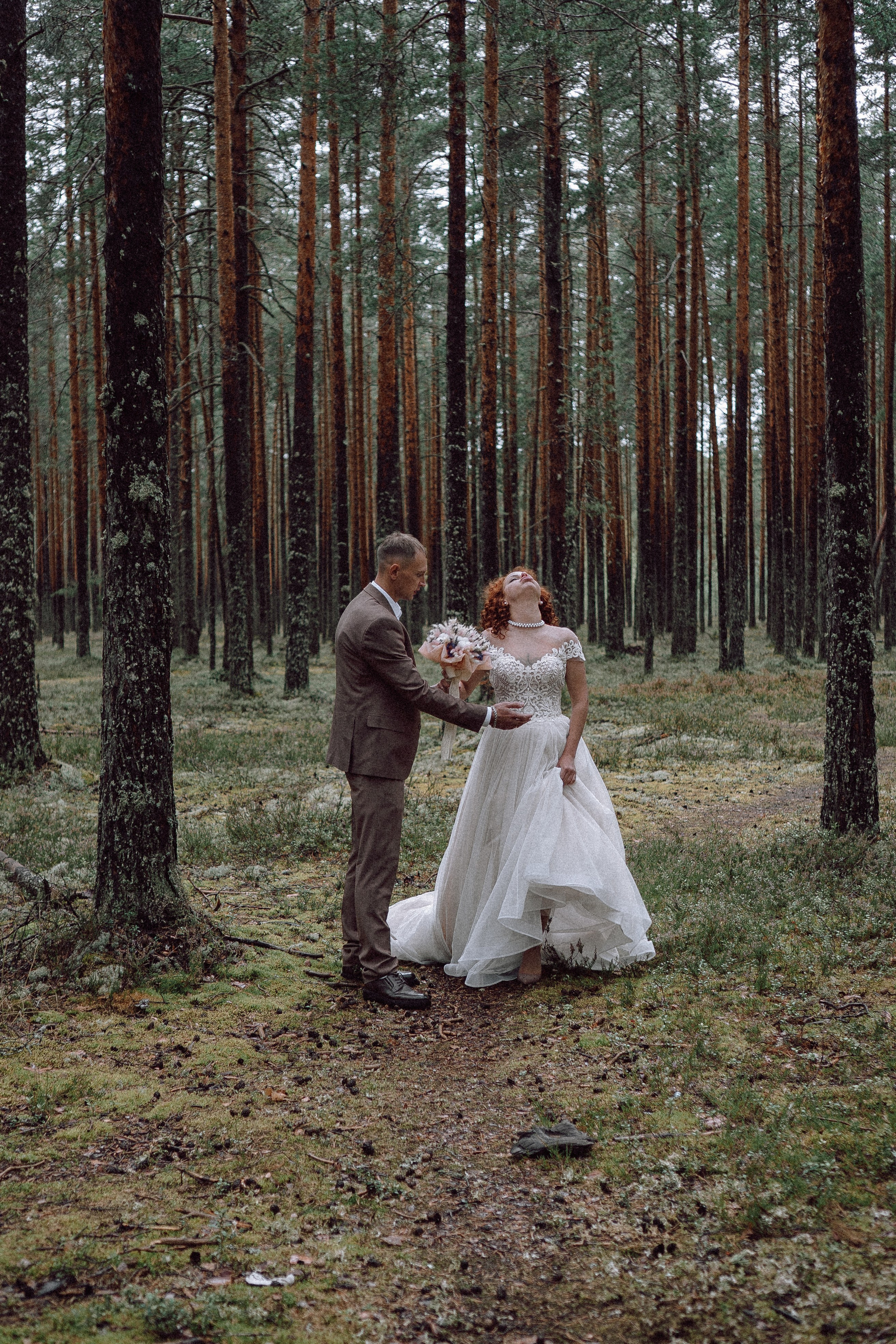 СВАДЕБНАЯ ФОТОСЕССИИЯ ПАРЫ В ГОРОДЕ ПРИОЗЕРСК В СОСНОВОМ ЛЕСУ И С ПИКАПОМ. Профессиональный фотограф, Санкт-Петербург — Виктория Богомолова
