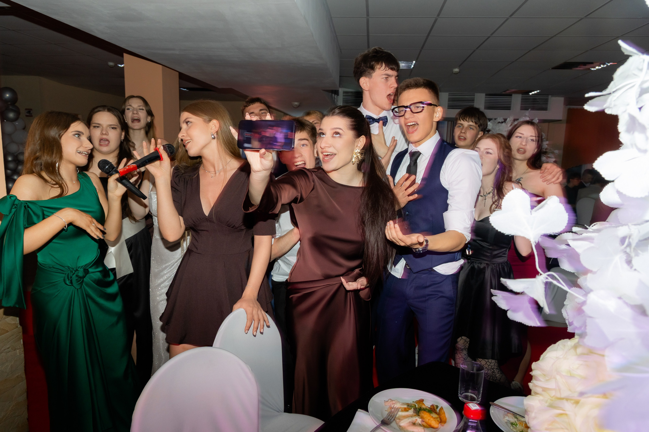 Школьный выпускной 2025 год в Минске, Беларуси. Свадебный фотограф в Минске/Беларуси Сергей Спиридонов