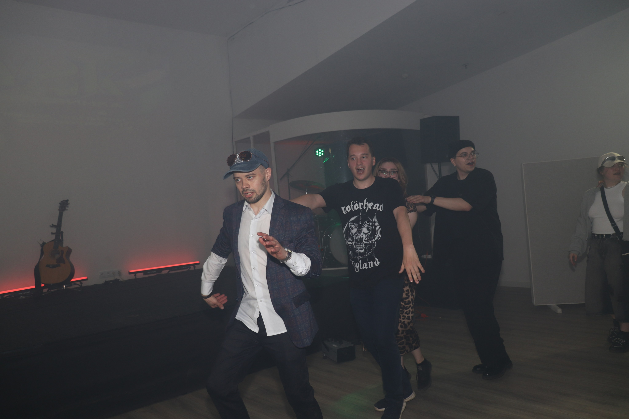 Дискотека 90х молодёжного «клуба 52». Ивентный фотограф в Санкт-Петербурге Олег Комков