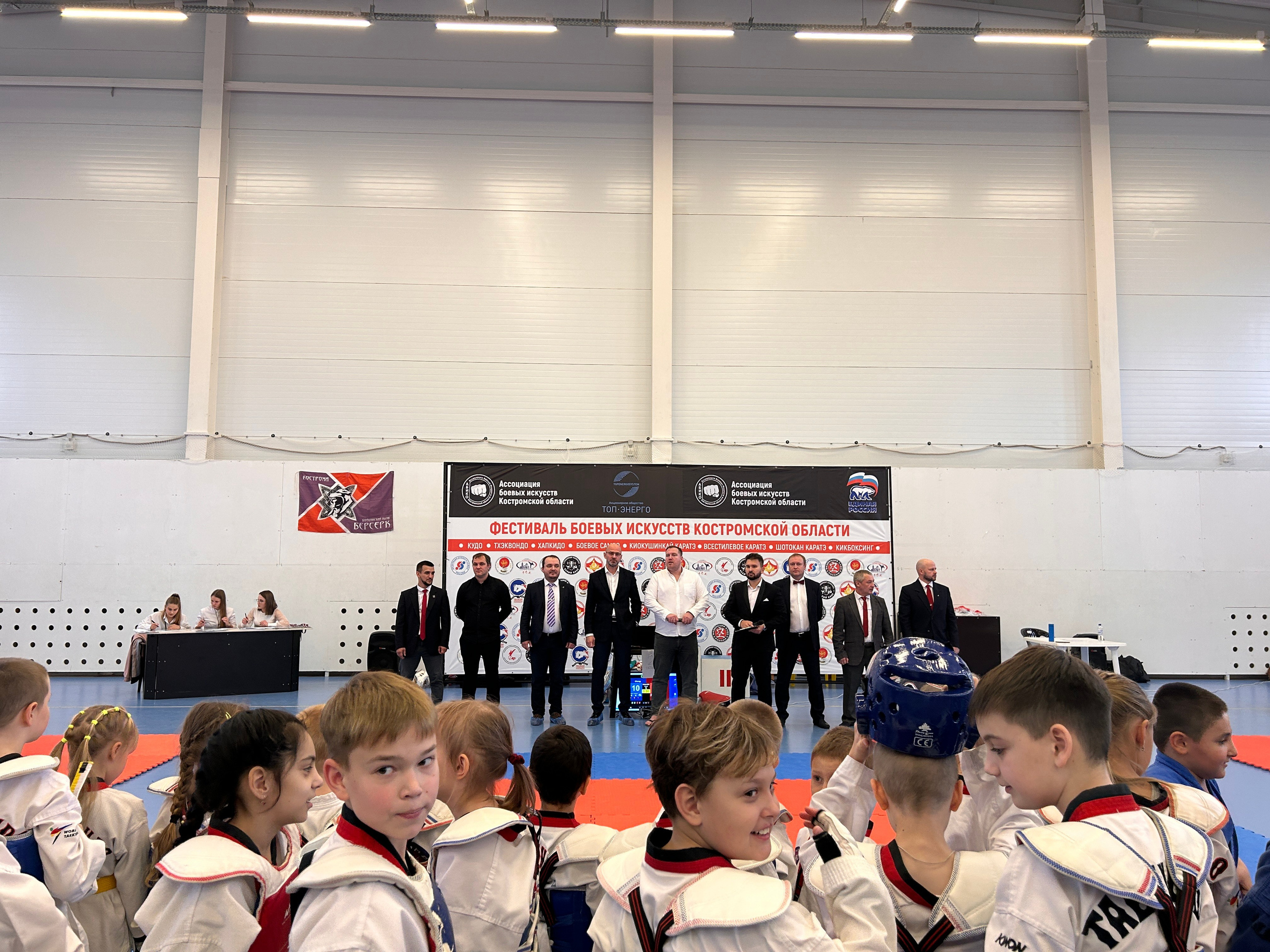 Ведущий спортивных, деловых мероприятий