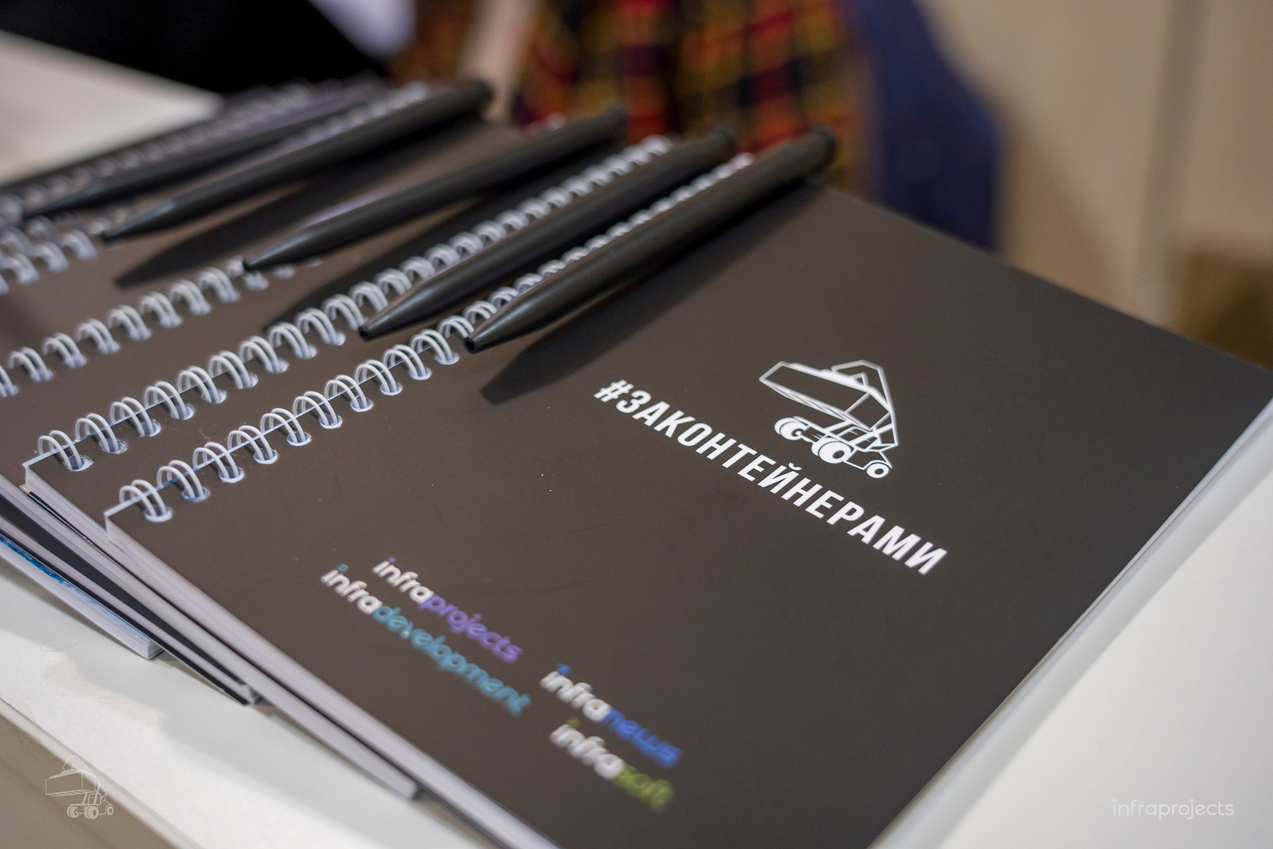 За контейнерами репортаж. Фотограф в Санкт-Петербурге. Репортажная и все съёмки для бизнеса