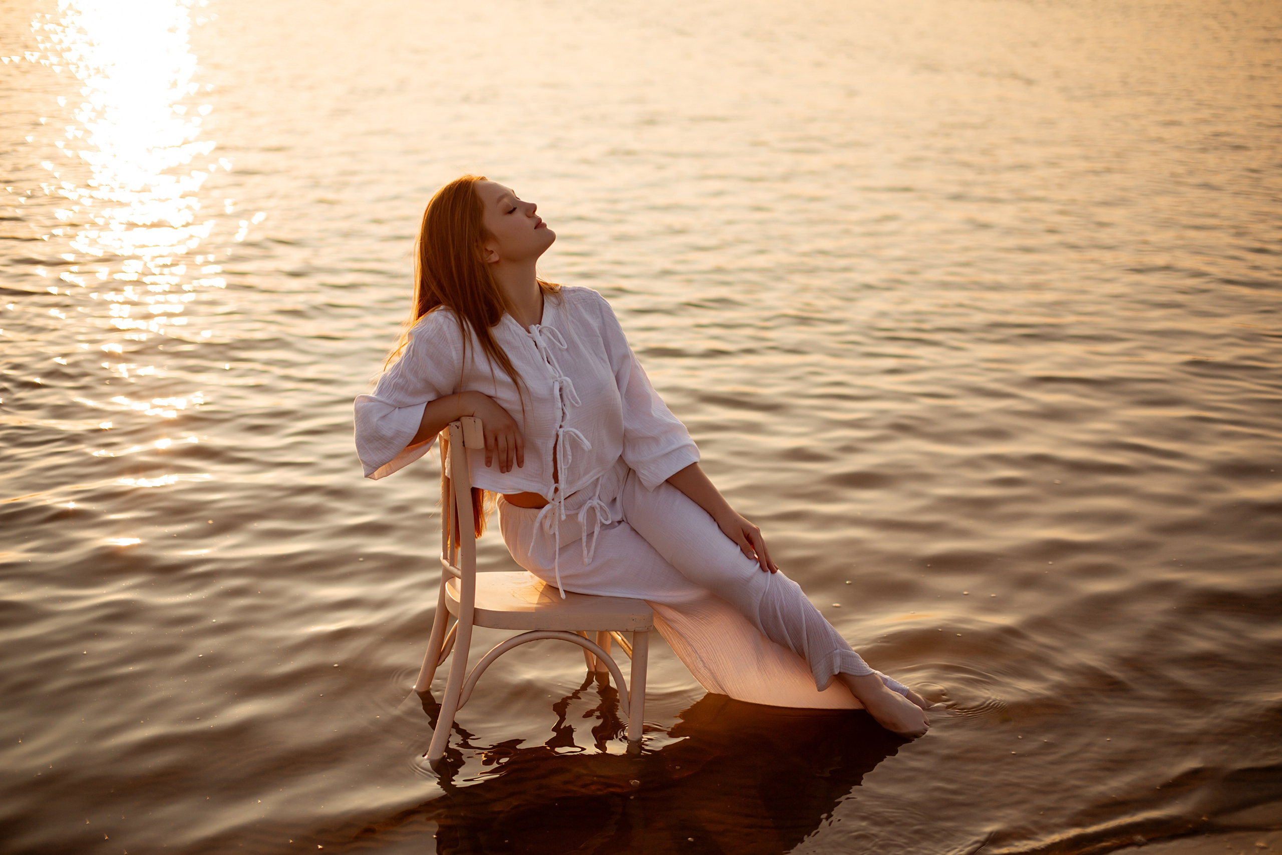 У воды. Https://malovafoto.ru