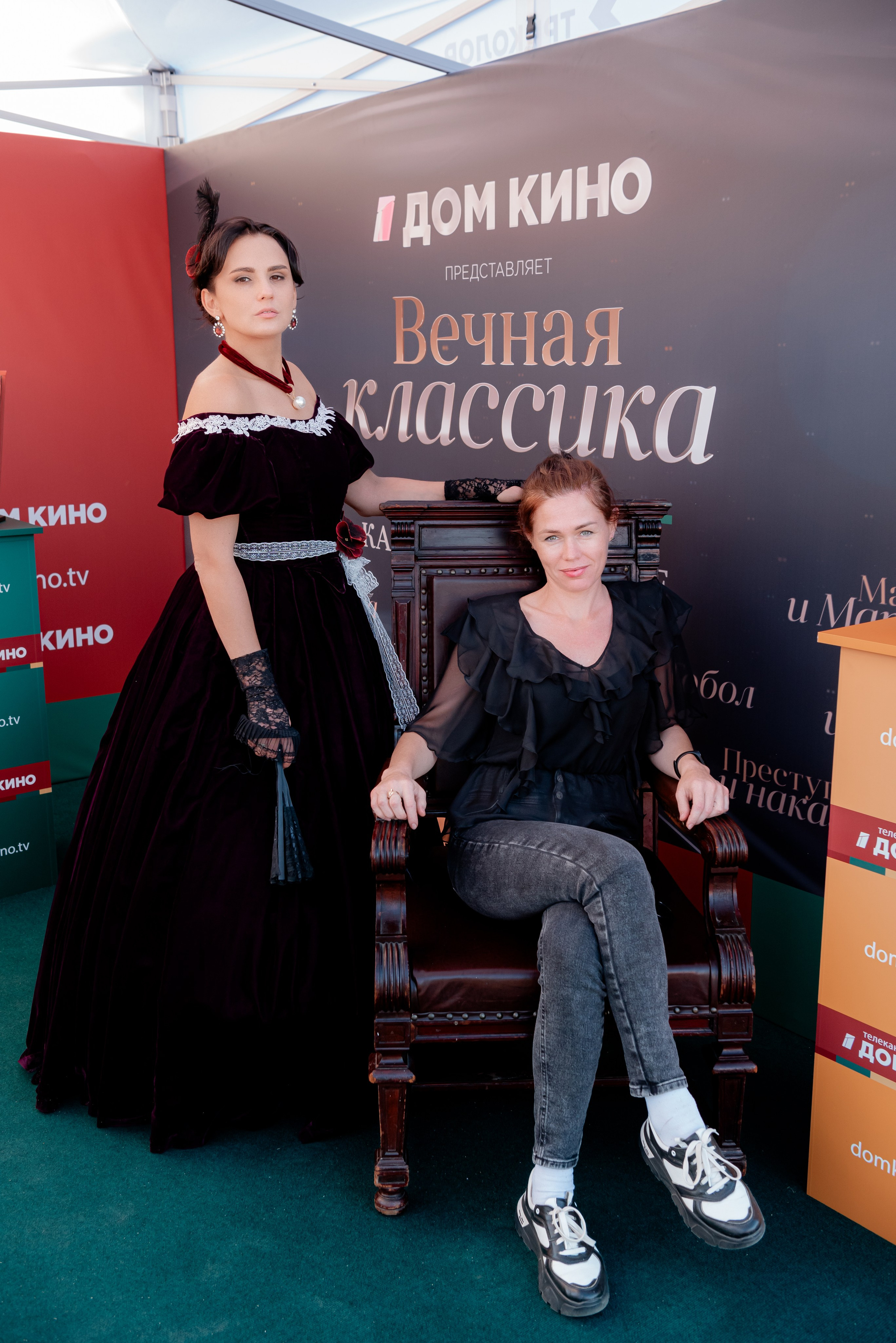 Портретные фото с артистами в палатке Триколор Дом Кинов на день города Волгоград. Фотограф в Волгограде и Волжском Александр Горбань