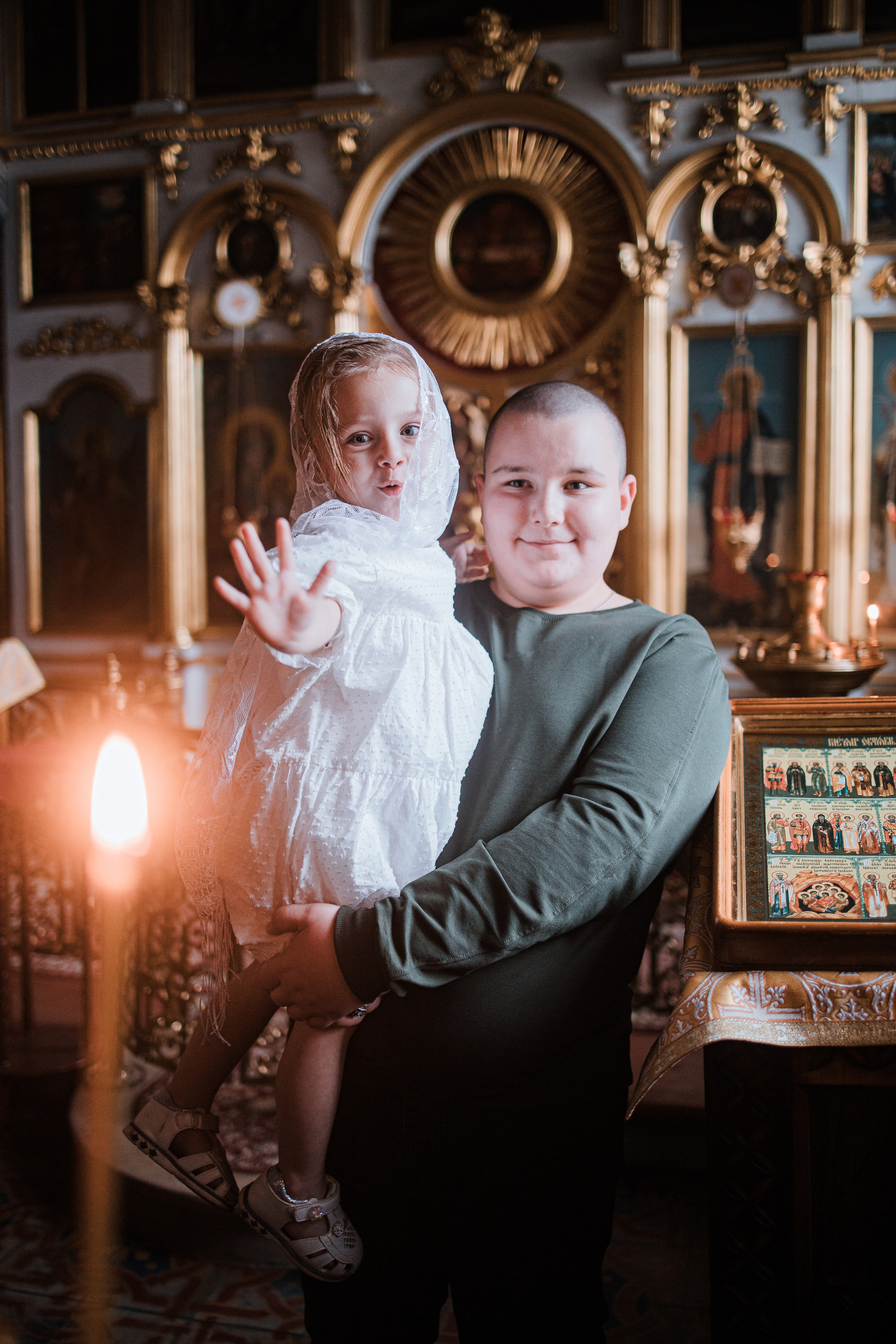 Красивое крещение ребенка в церкви. Выпускные альбомы в Серпухове
