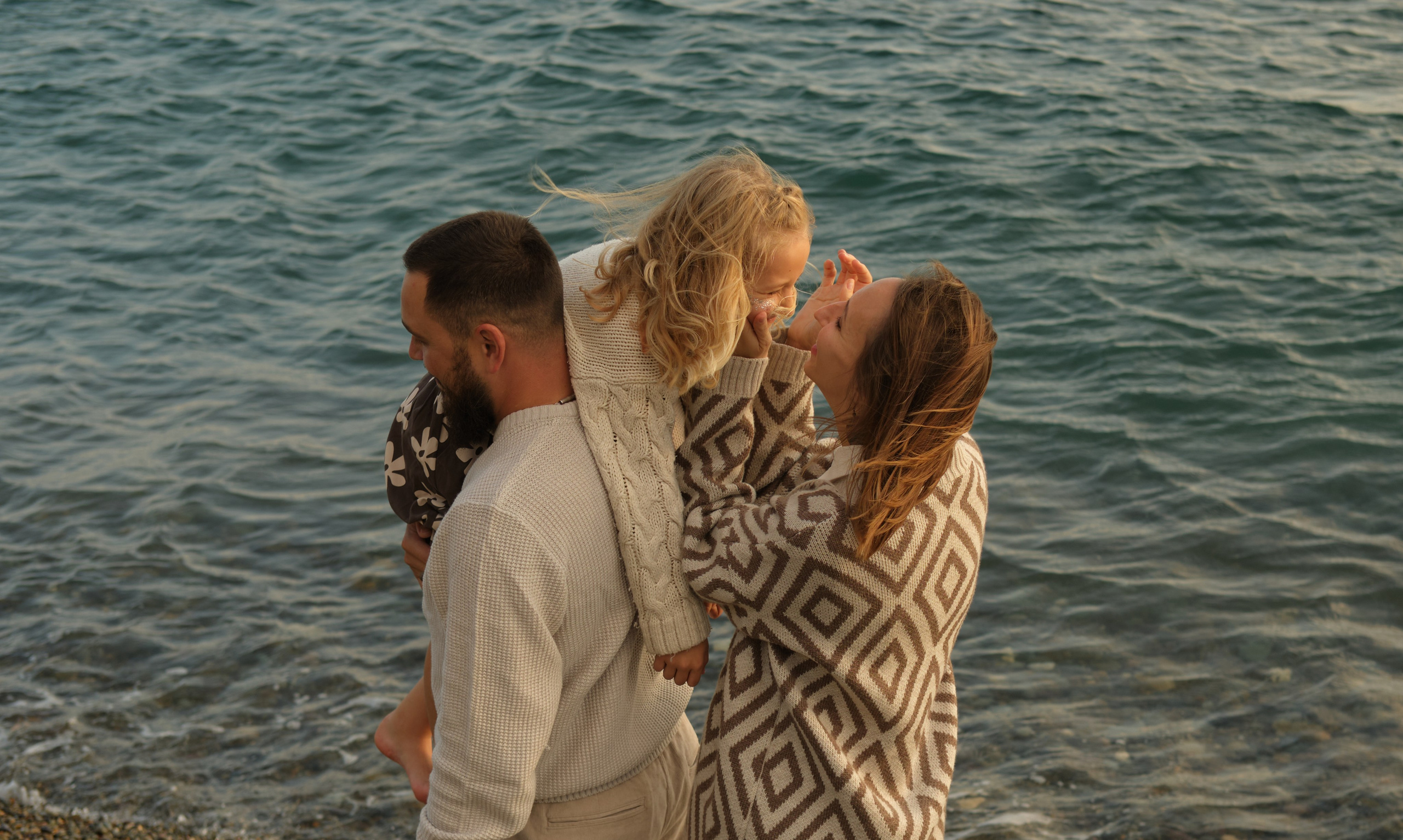 Под шум прибоя. Фотограф Карелина Полина