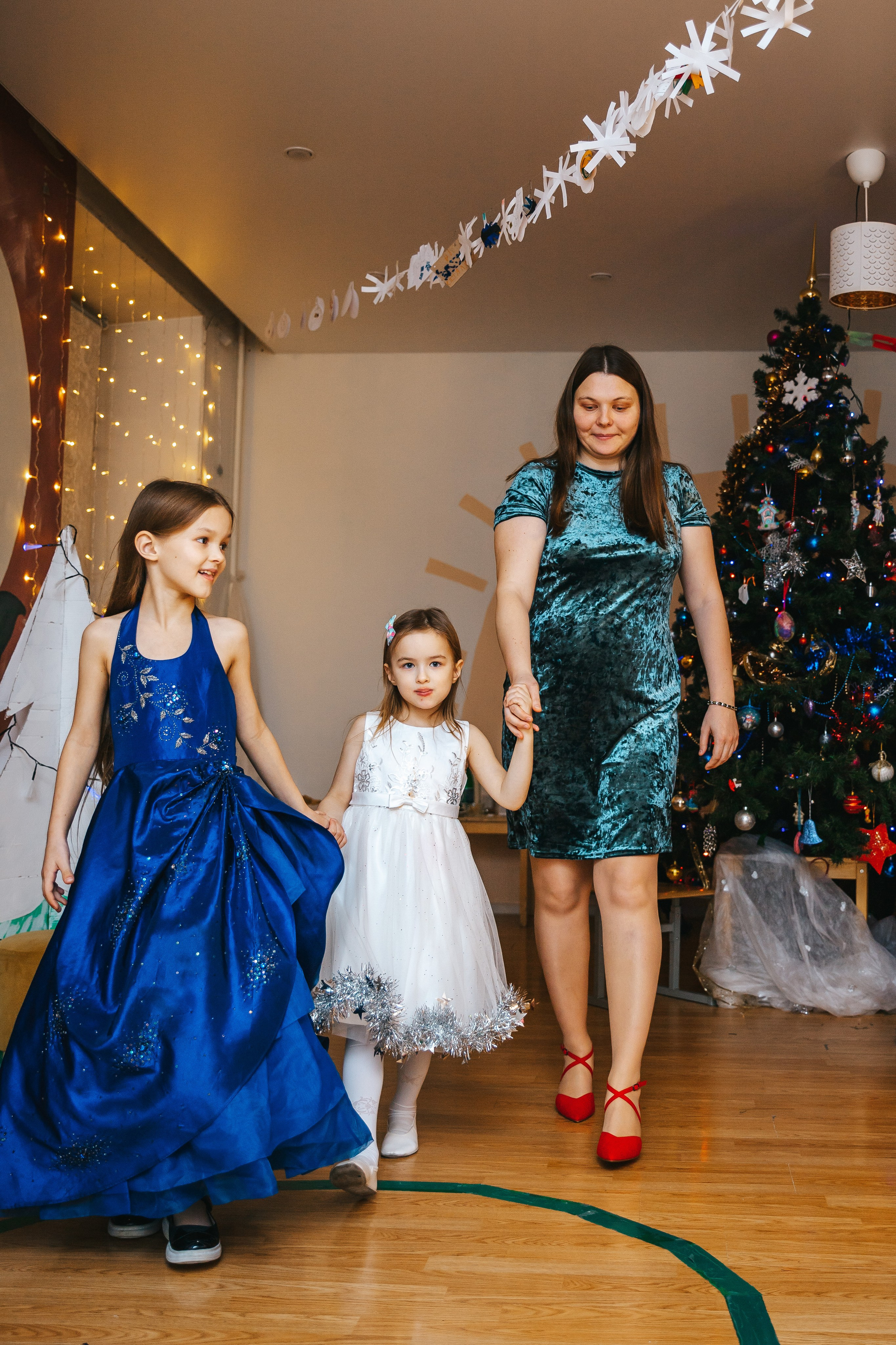 Новогодний утренник в Монтессори-садике. Семейный lifestyle фотограф в Санкт-Петербурге Людмила Пахомова