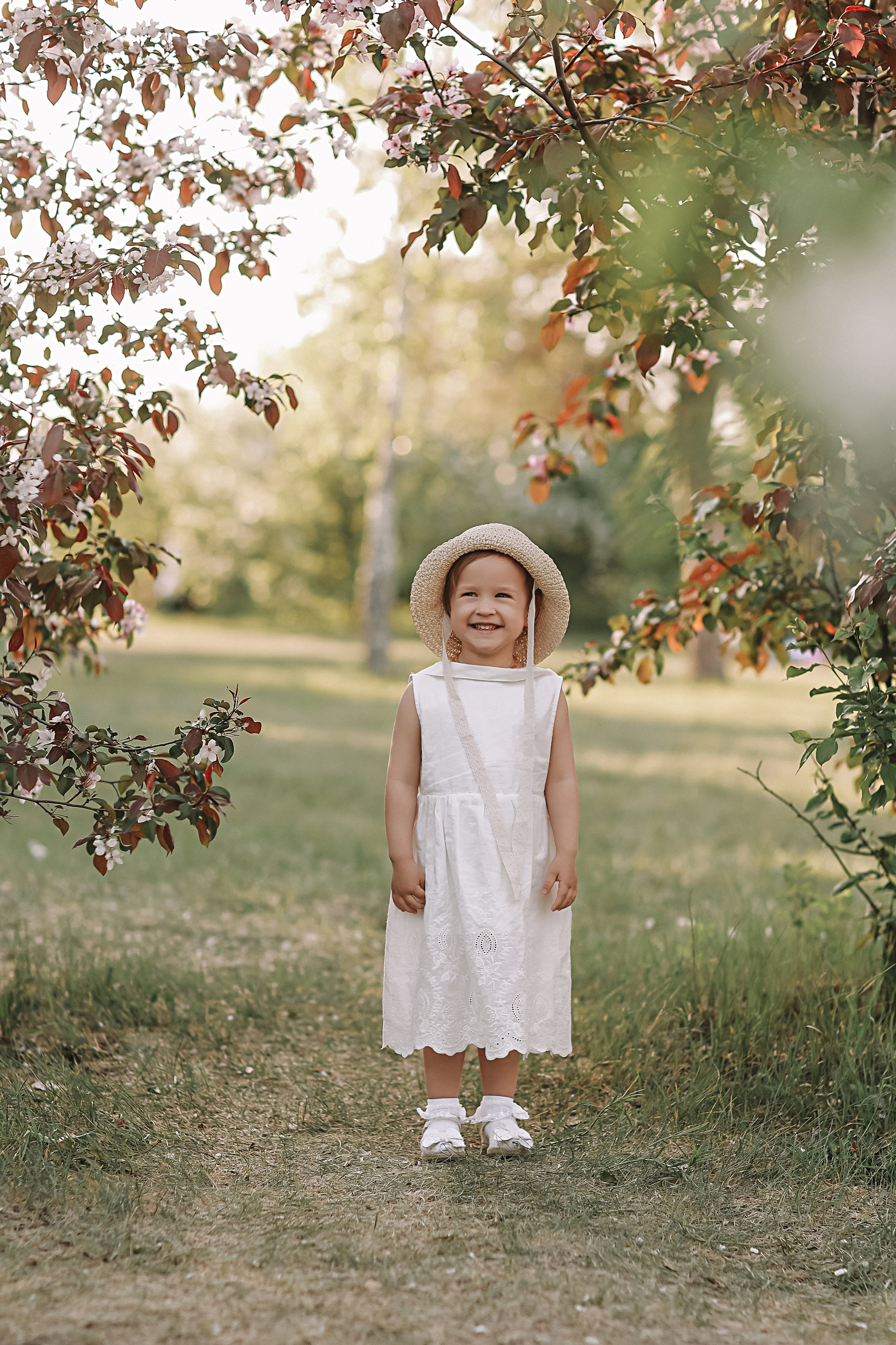 Яблони. Семейный фотограф Тюмень, фотограф на роды Салмина Мария