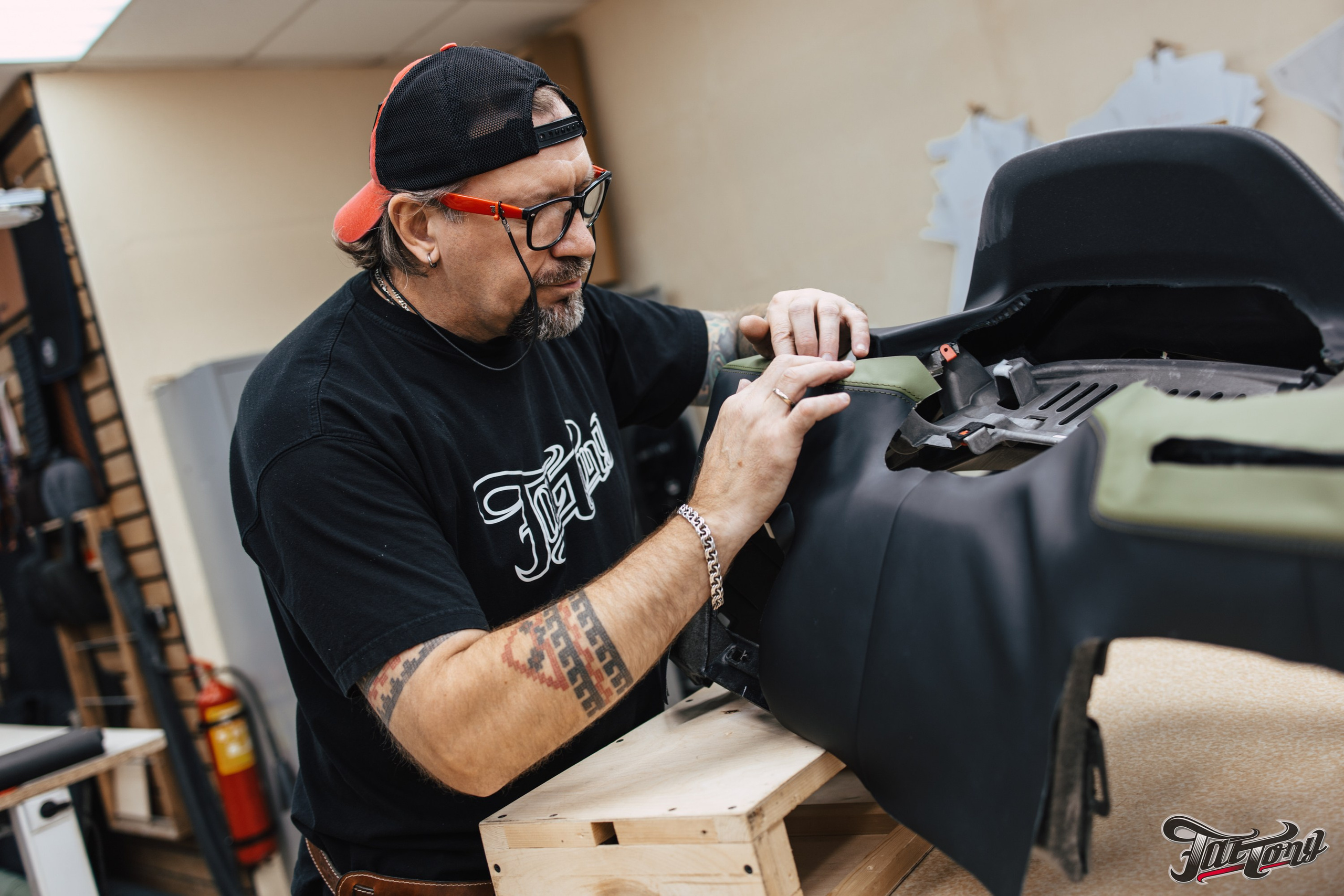 BMW X5M пошив салона в зеленую кожу. DeLorein