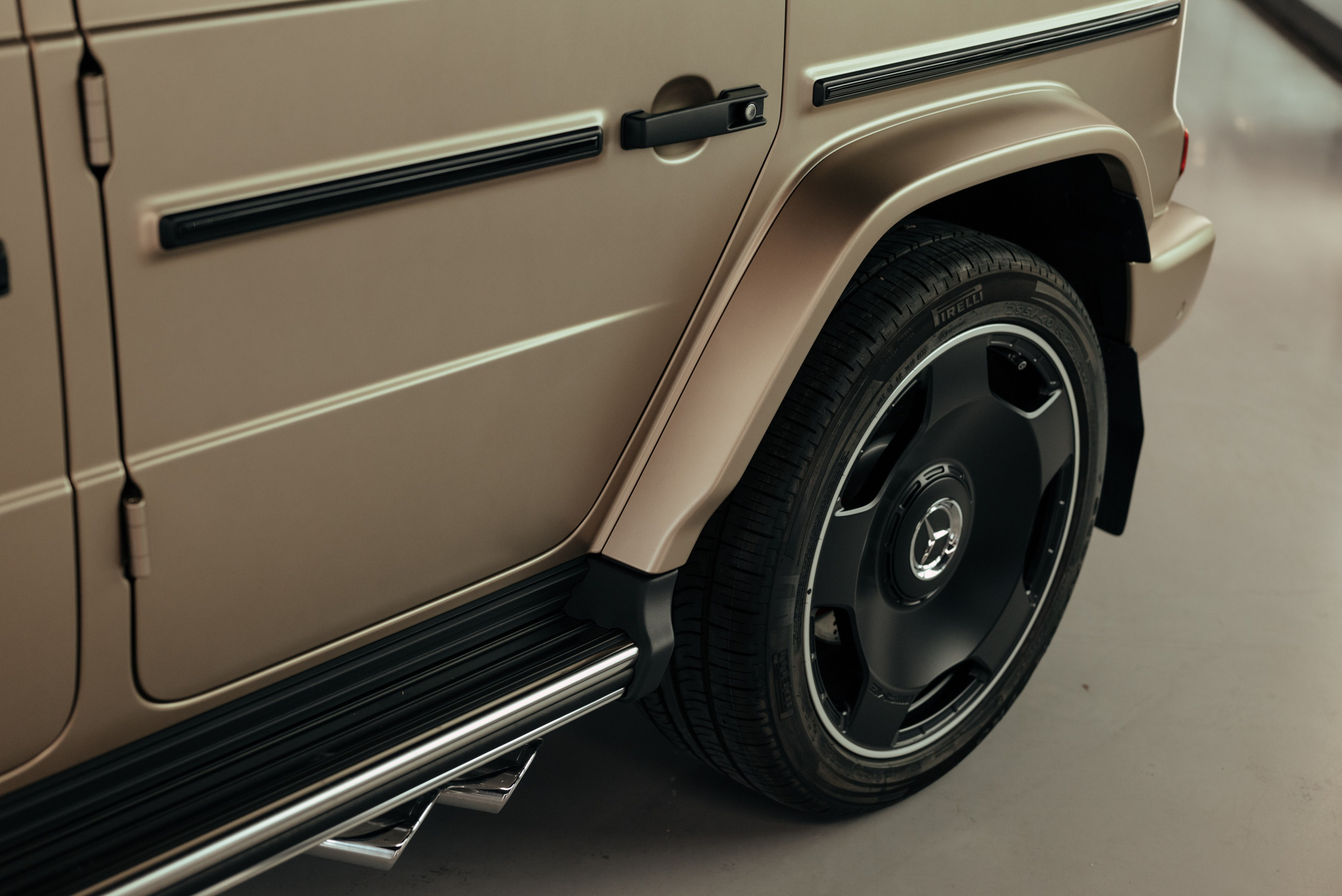 Mercedes G63 Gold. DeLorein