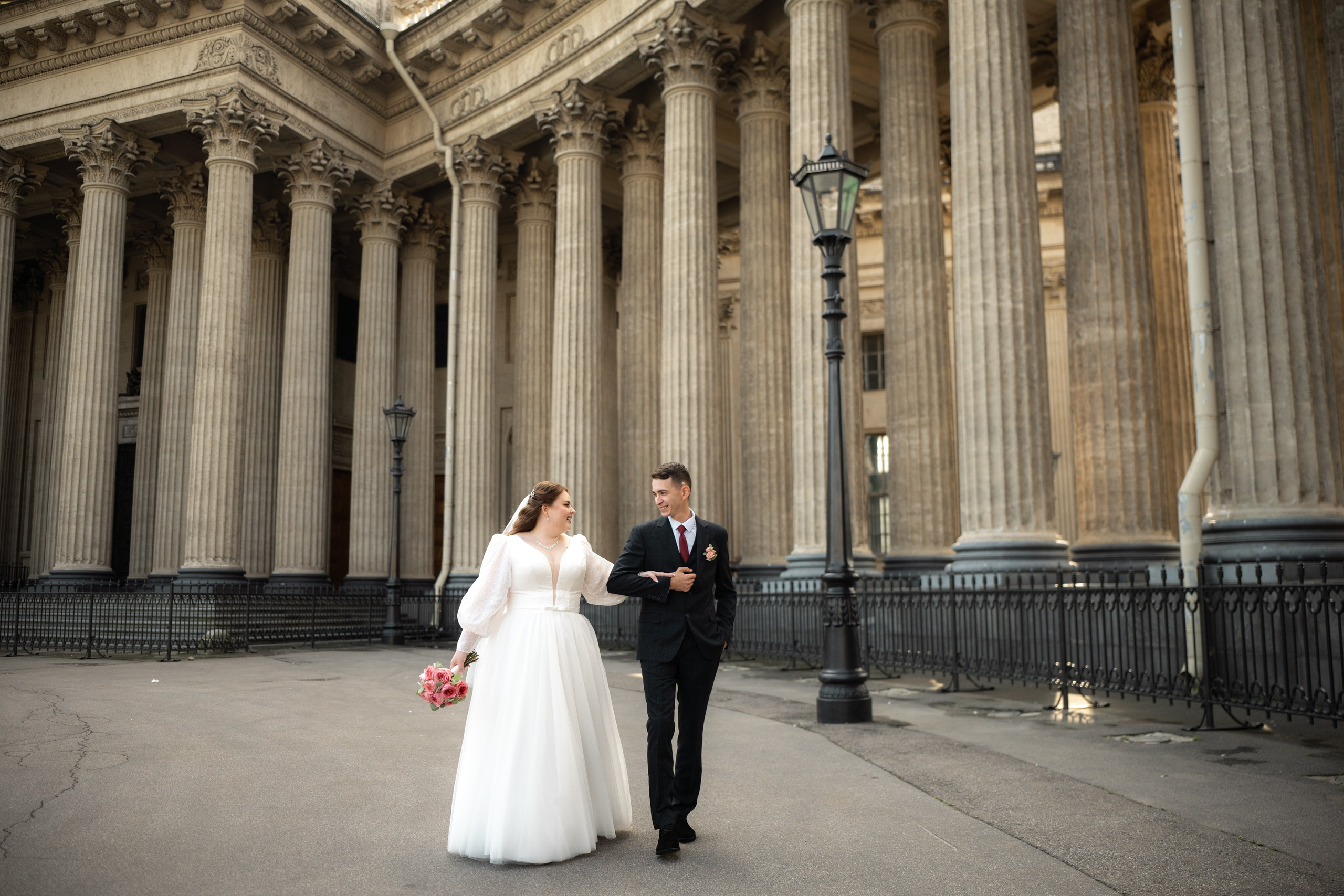 Красивые места для свадебной фотосессии летом в Санкт-Петербурге. Свадебный фотограф Александр Невский в Санкт-Петербурге