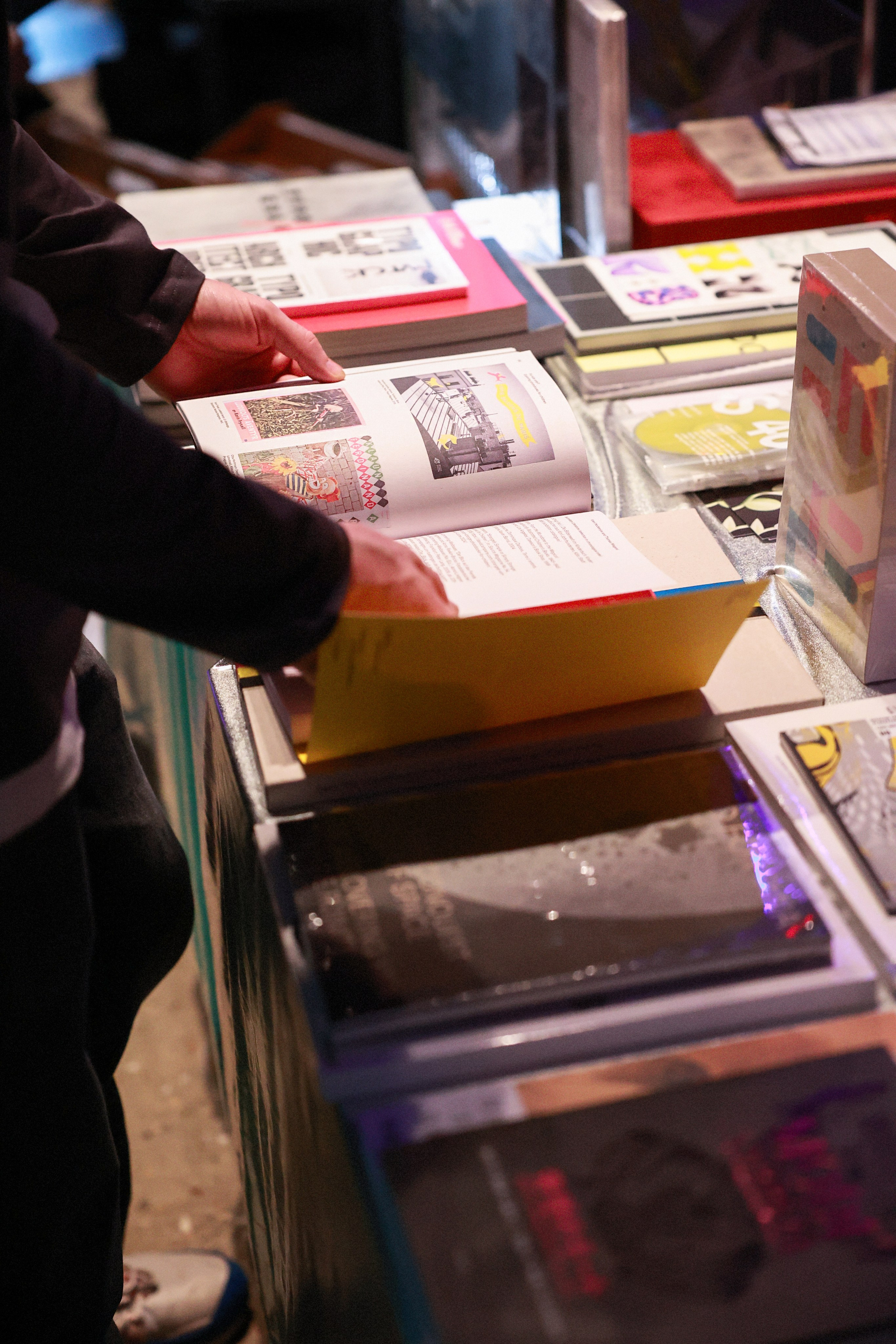 7–8 марта 2025 в пространстве «Три вокзала. Депо» / День 1 / фото Саша Жукова. Фотоотчеты «Ламбада-маркета»