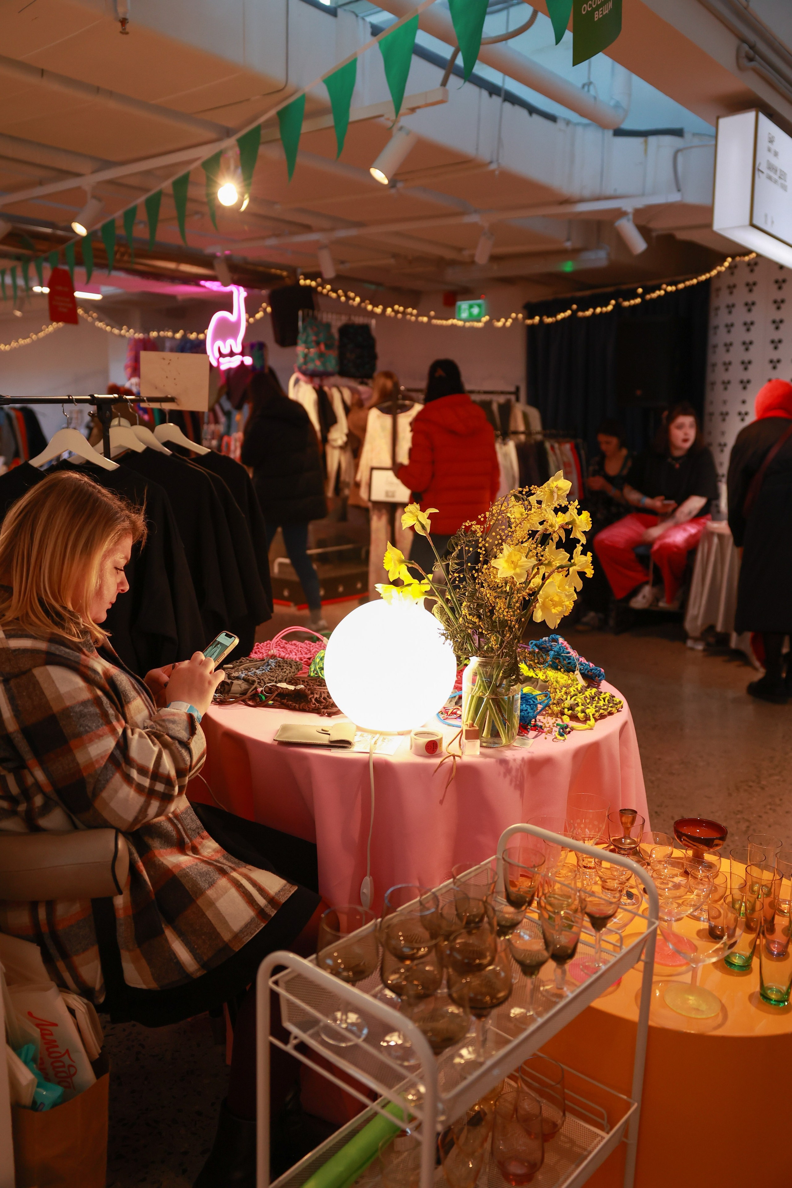 2–3 марта 2024 в пространстве «Три вокзала. Депо» / День 2 / фото Саша Жукова. Фотоотчеты «Ламбада-маркета»