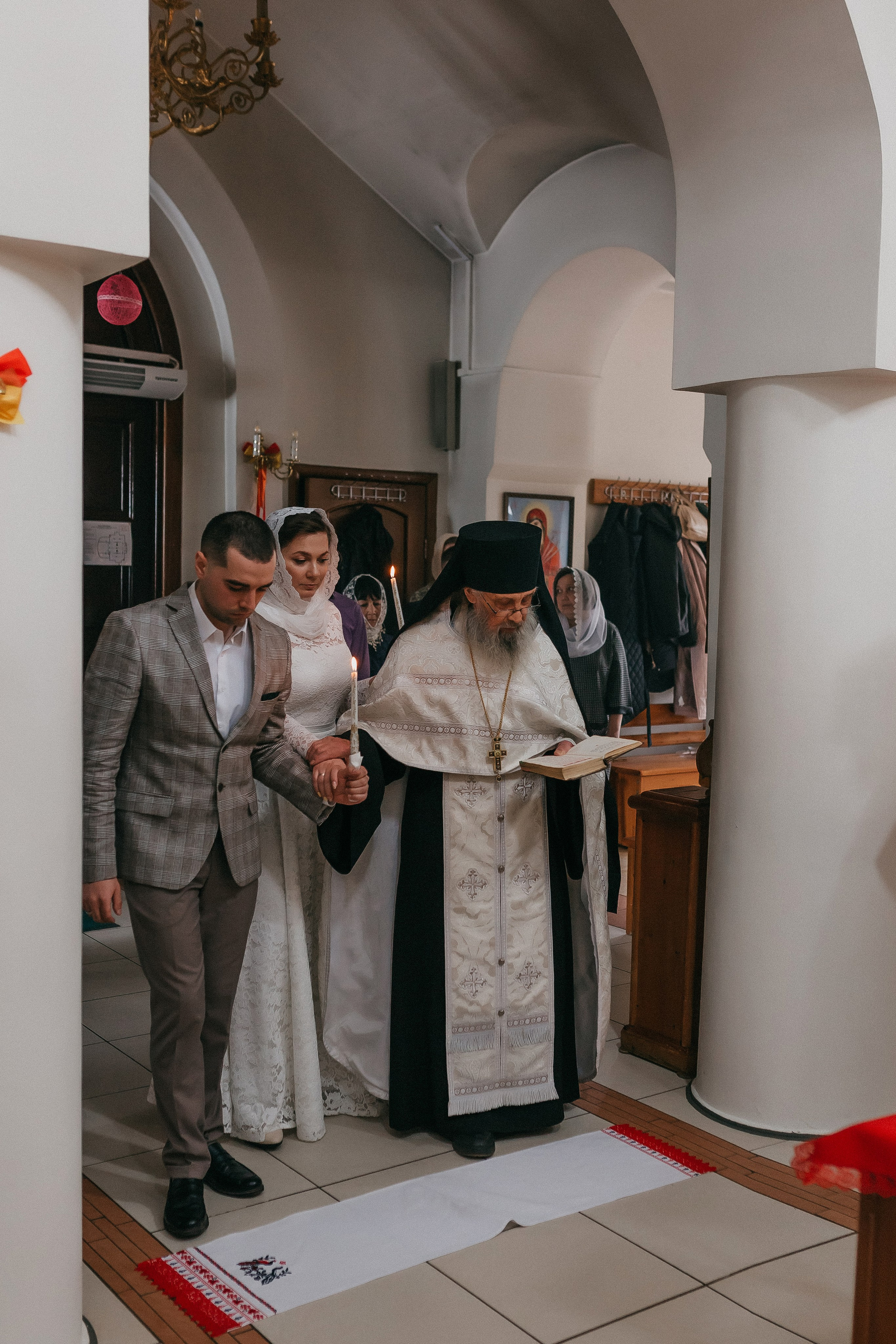 Венчание Анастасии и Вячеслава. Храм Лазаря Четверодневного. Семейный фотограф в Сургуте