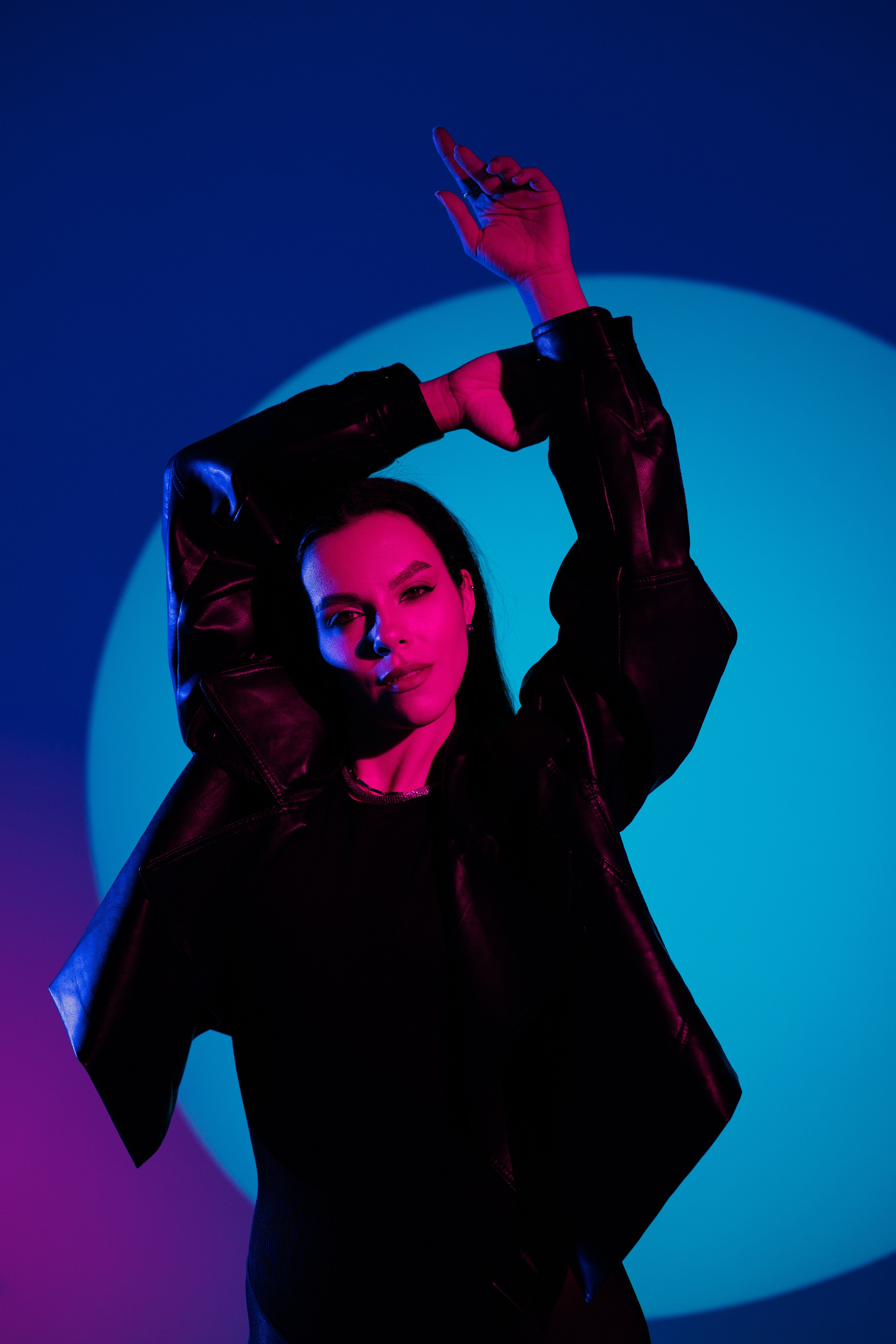 Цветной свет и фигуры. Фотограф Минск