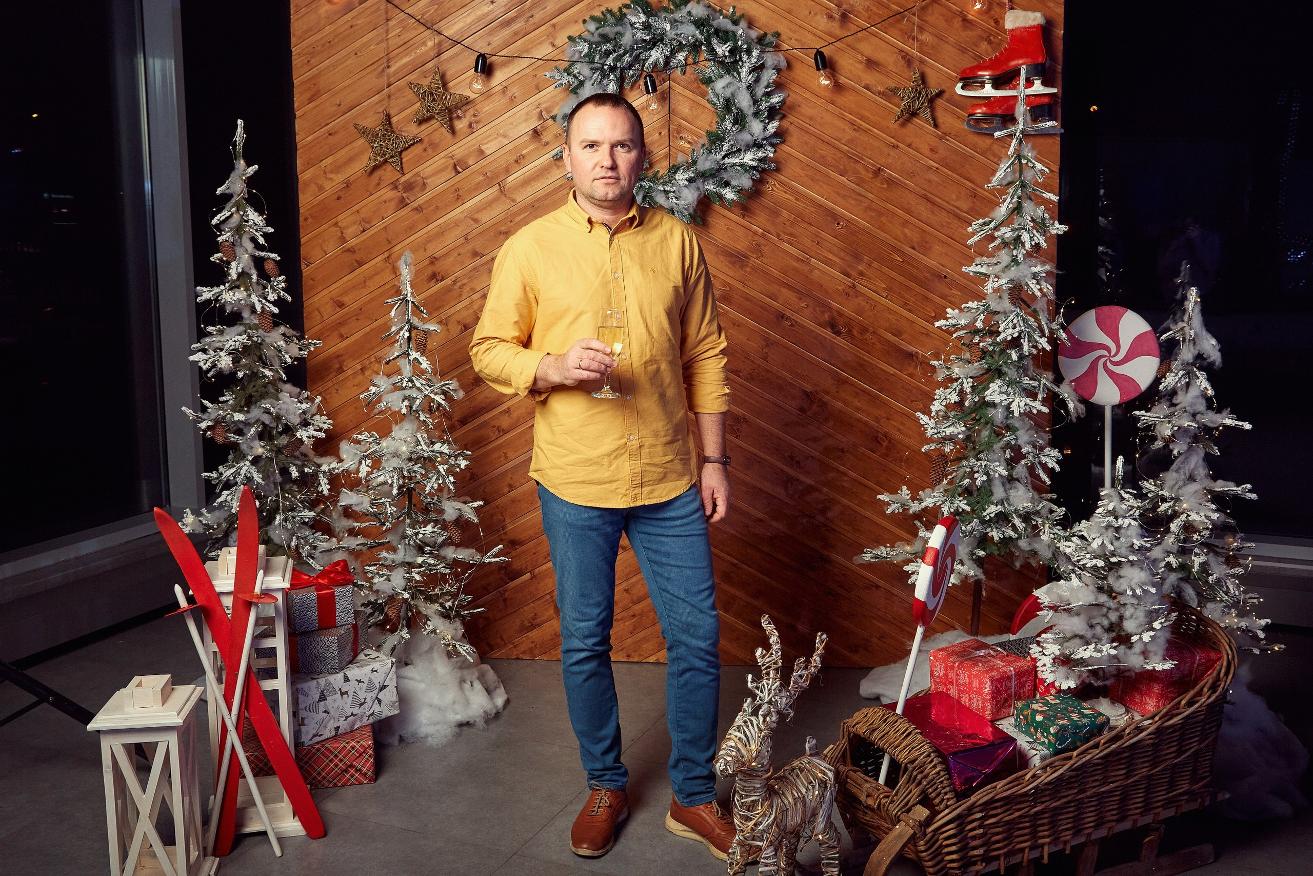 Транс-Инвест / Новогодний корпоратив на территории автосалона. Антон Артюшин, портретный фотограф. Москва