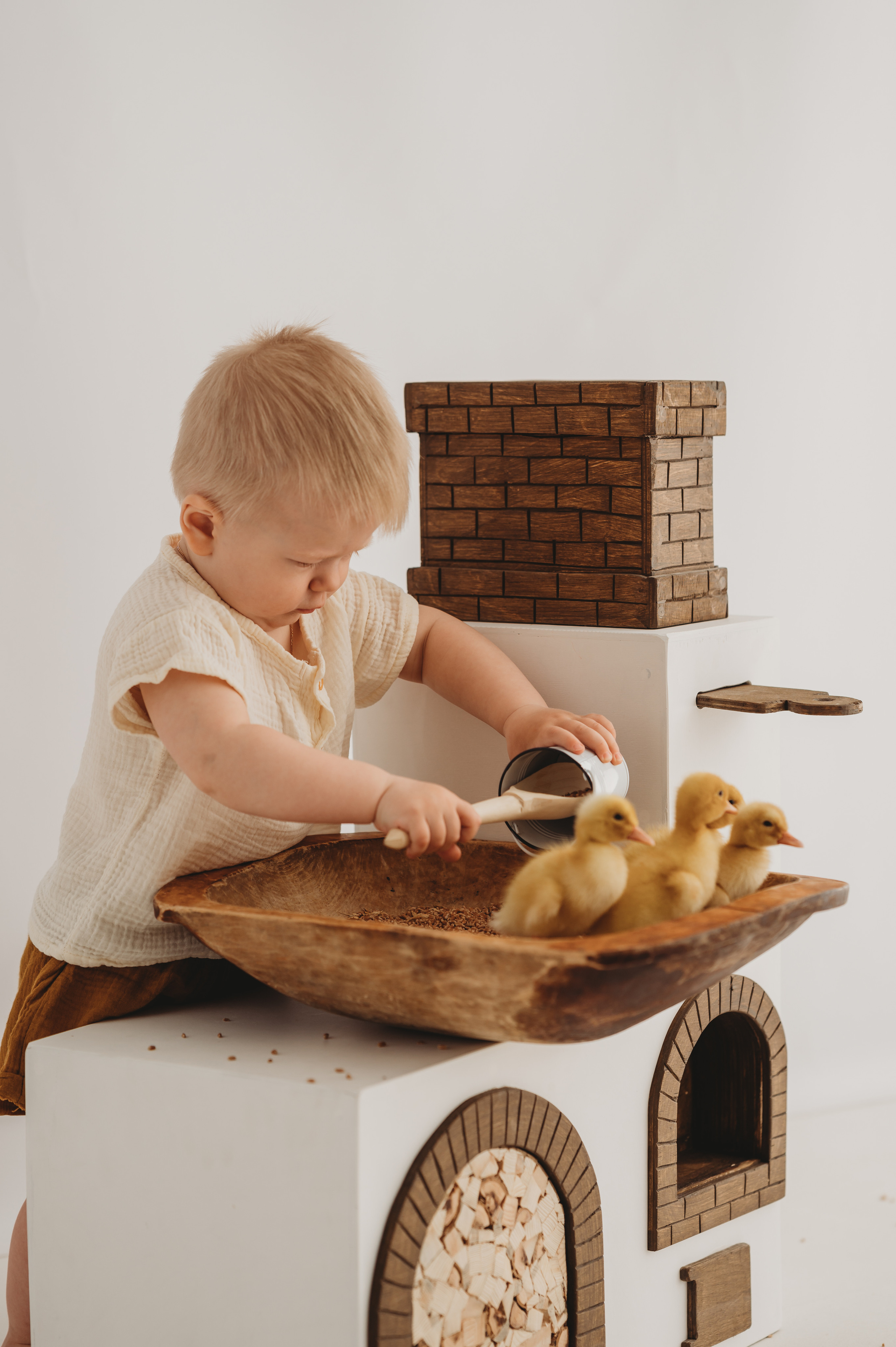 Никитка и Лерочка с утятами. Детский и семейный фотограф Ирина Гладких