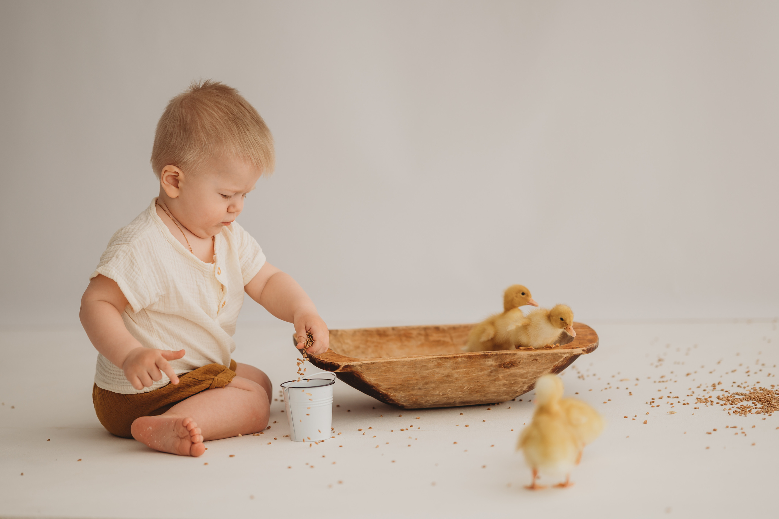 Никитка и Лерочка с утятами. Детский и семейный фотограф Ирина Гладких