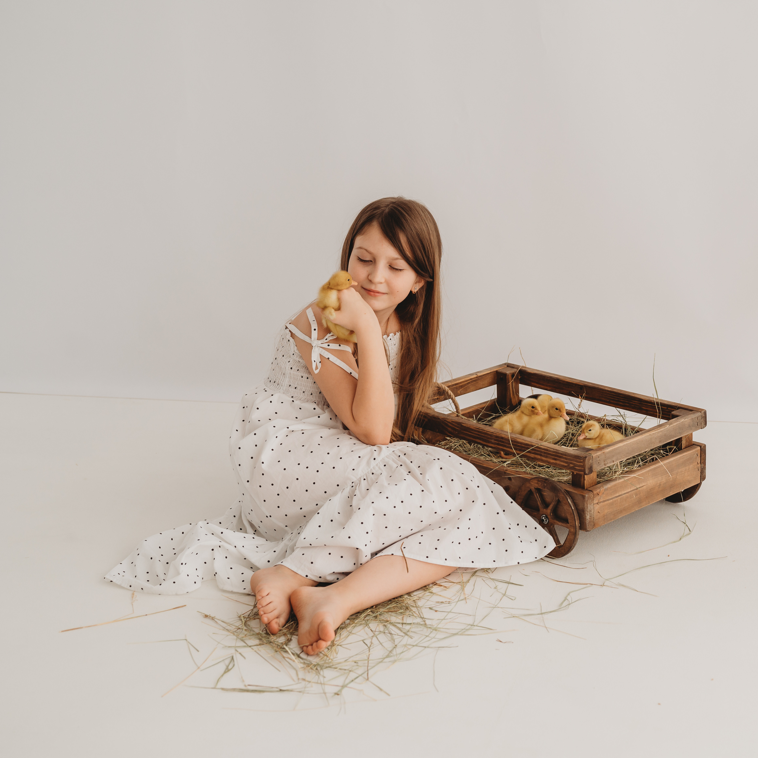 Никитка и Лерочка с утятами. Детский и семейный фотограф Ирина Гладких