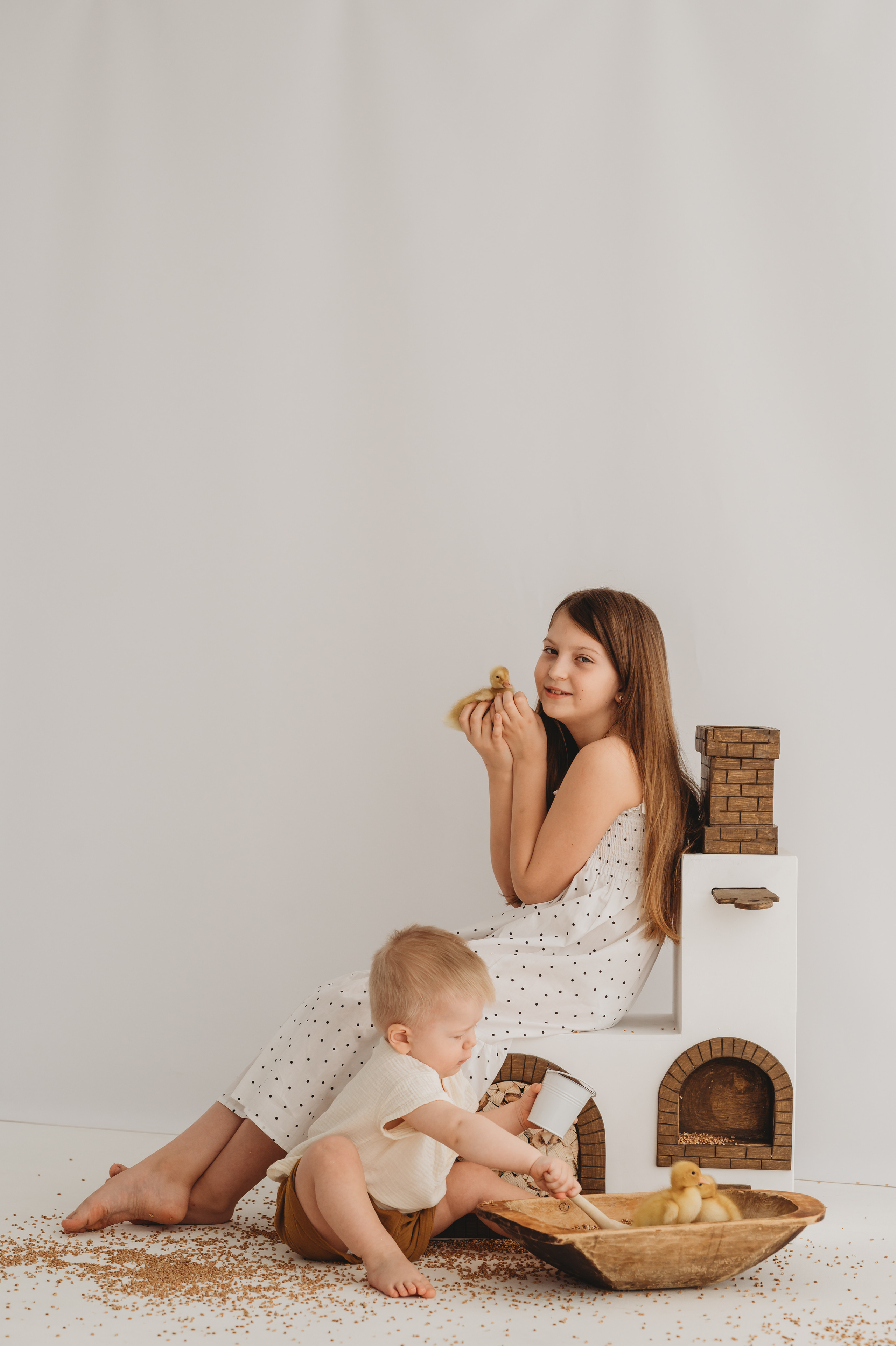 Никитка и Лерочка с утятами. Детский и семейный фотограф Ирина Гладких