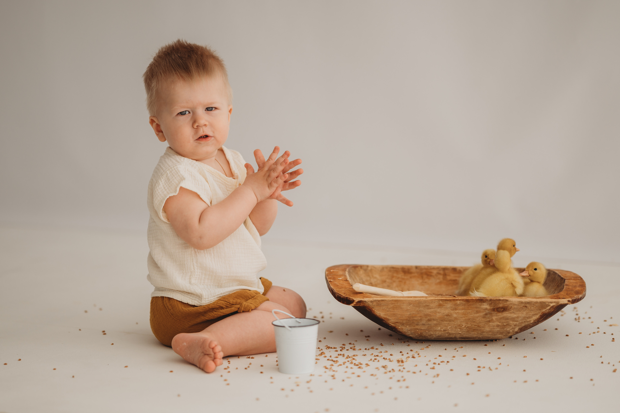 Никитка и Лерочка с утятами. Детский и семейный фотограф Ирина Гладких