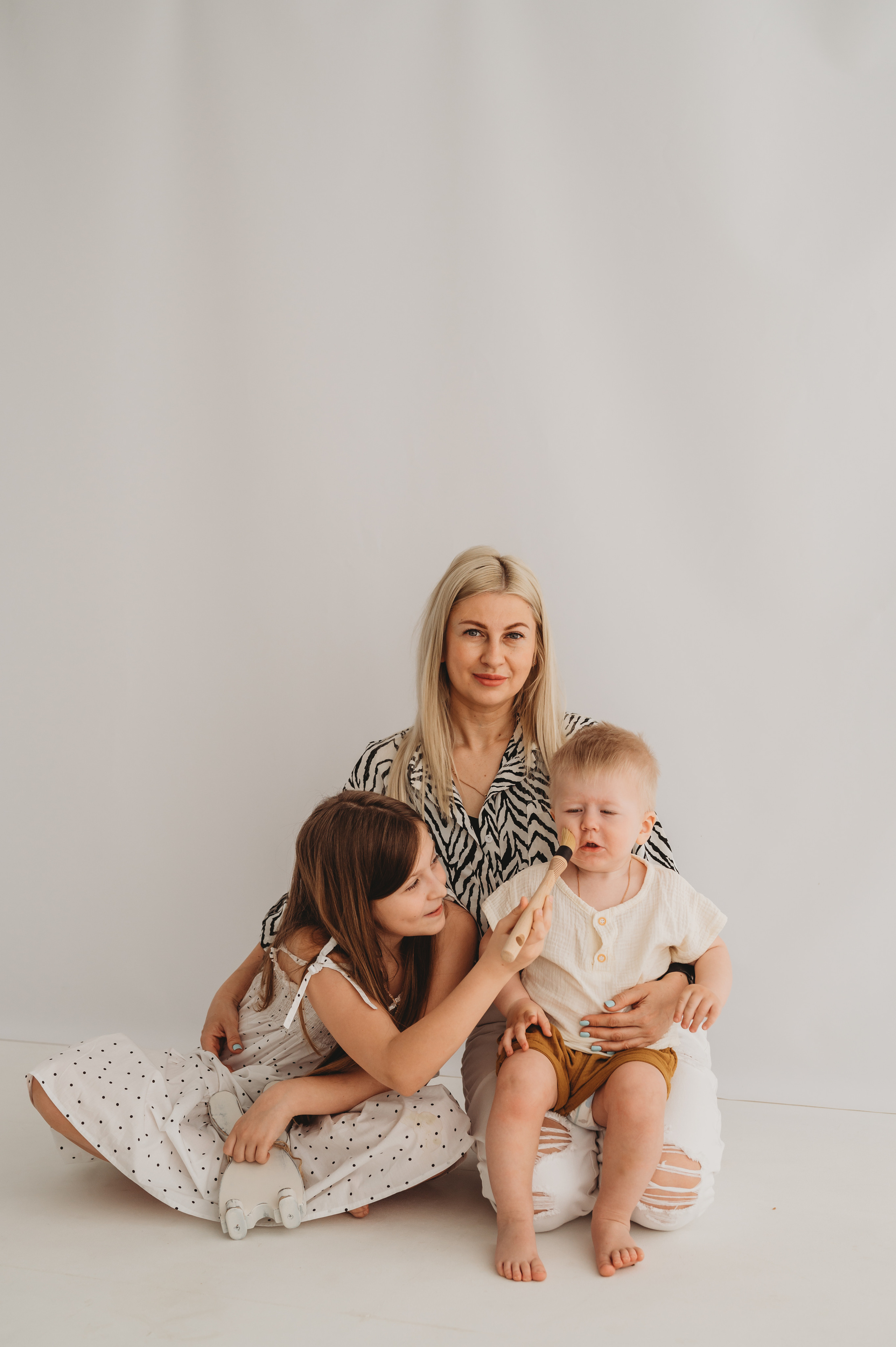 Никитка и Лерочка с утятами. Детский и семейный фотограф Ирина Гладких