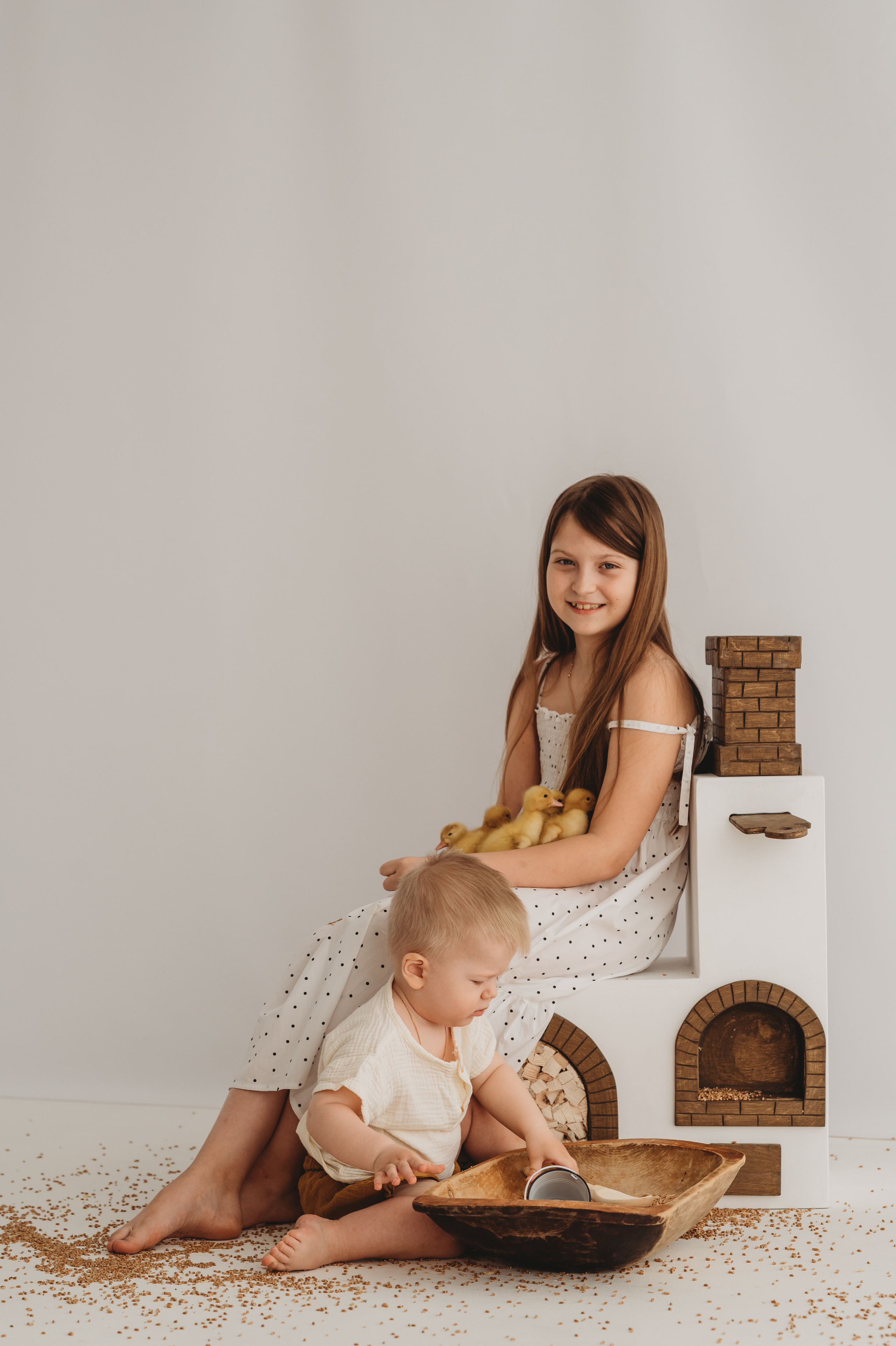 Никитка и Лерочка с утятами. Детский и семейный фотограф Ирина Гладких