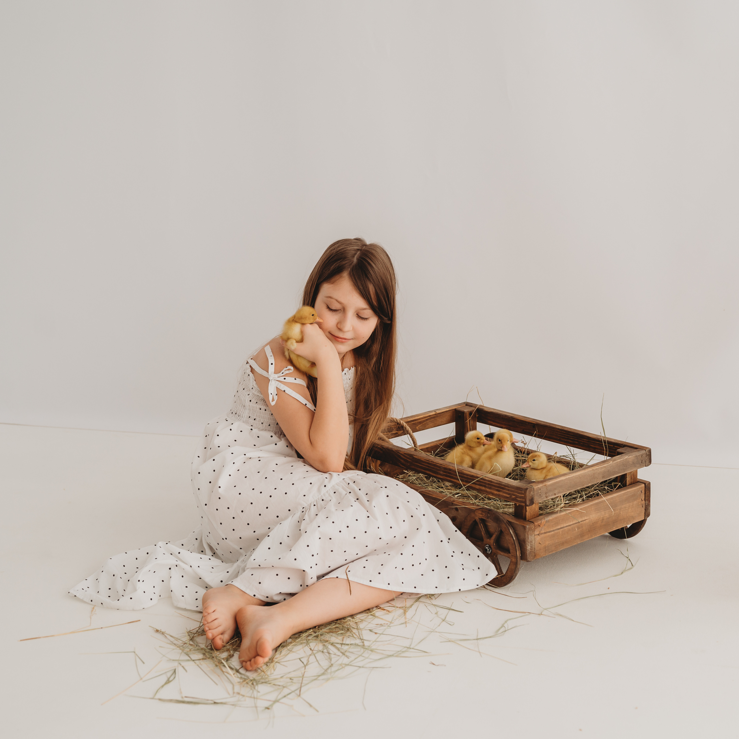 Никитка и Лерочка с утятами. Детский и семейный фотограф Ирина Гладких