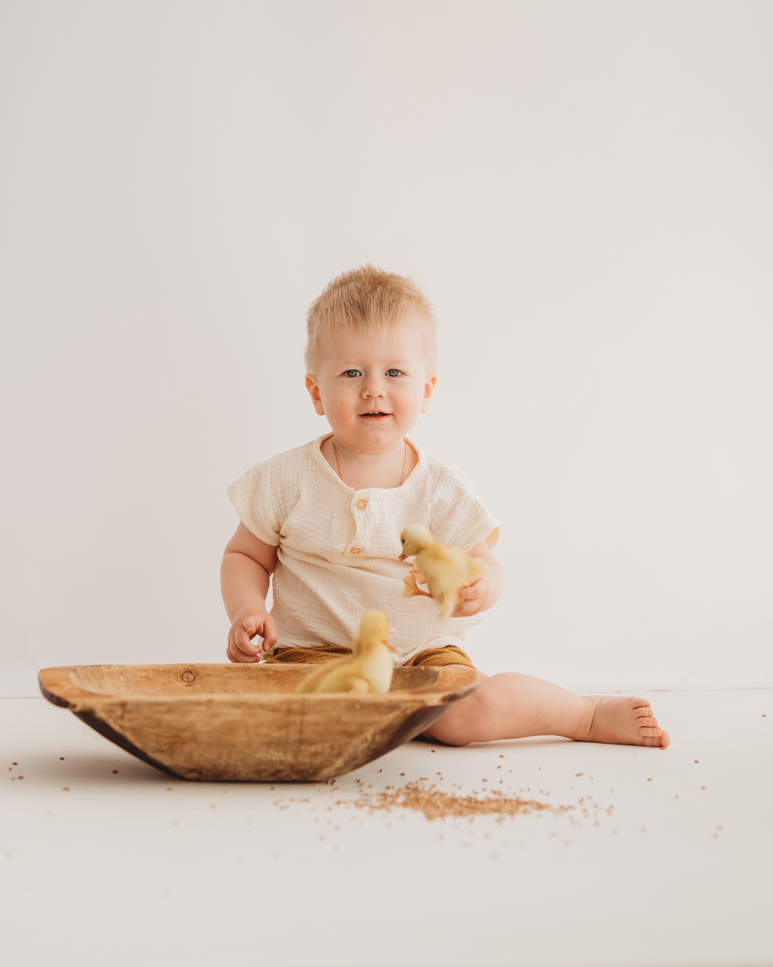 Никитка и Лерочка с утятами. Детский и семейный фотограф Ирина Гладких