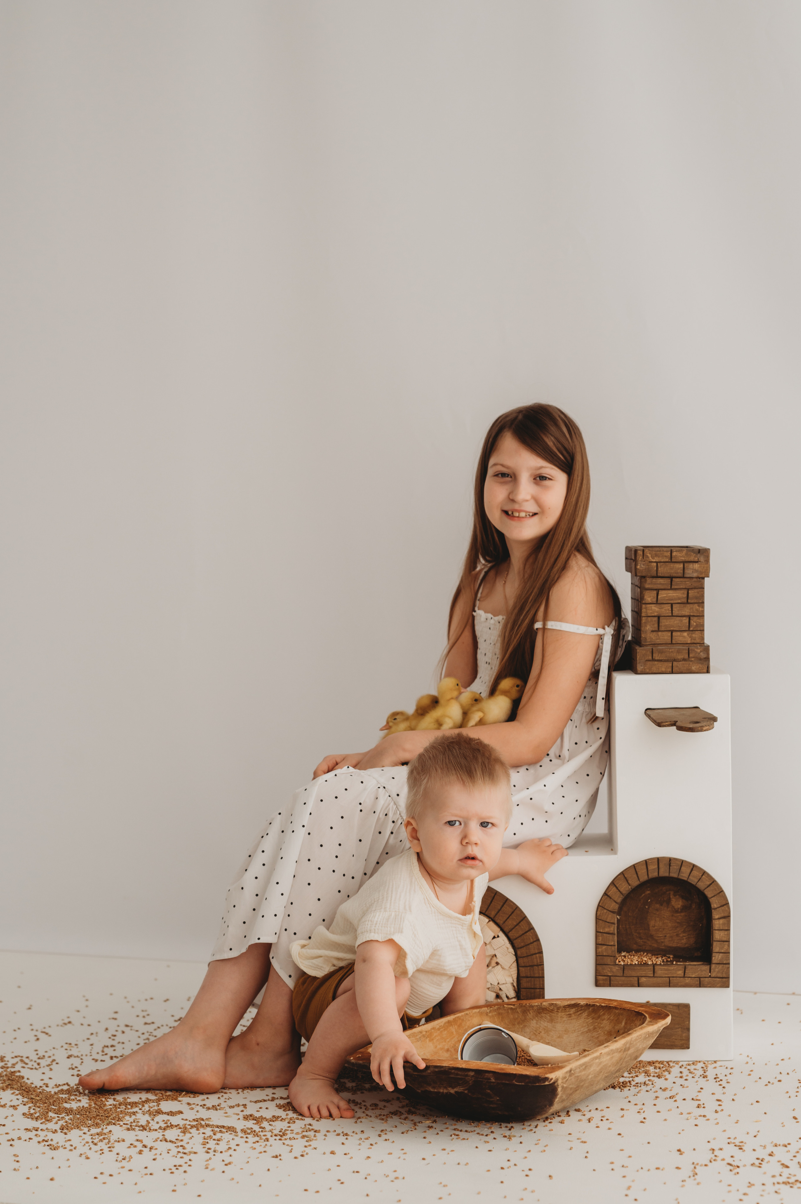 Никитка и Лерочка с утятами. Детский и семейный фотограф Ирина Гладких