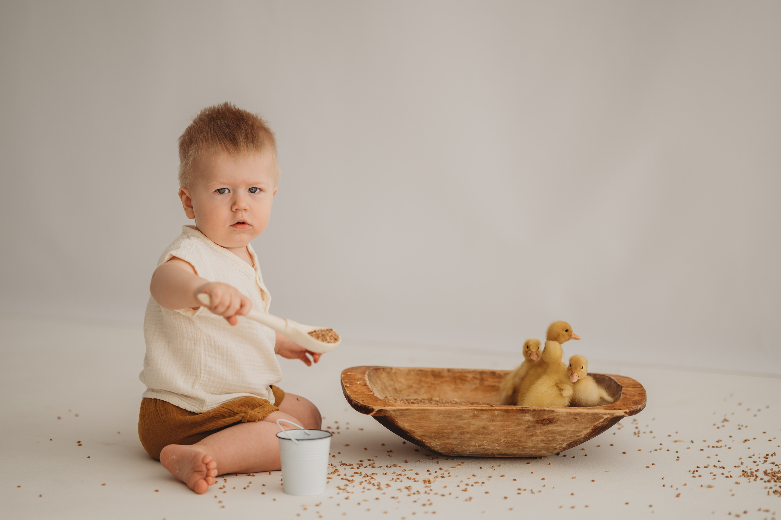 Никитка и Лерочка с утятами. Детский и семейный фотограф Ирина Гладких