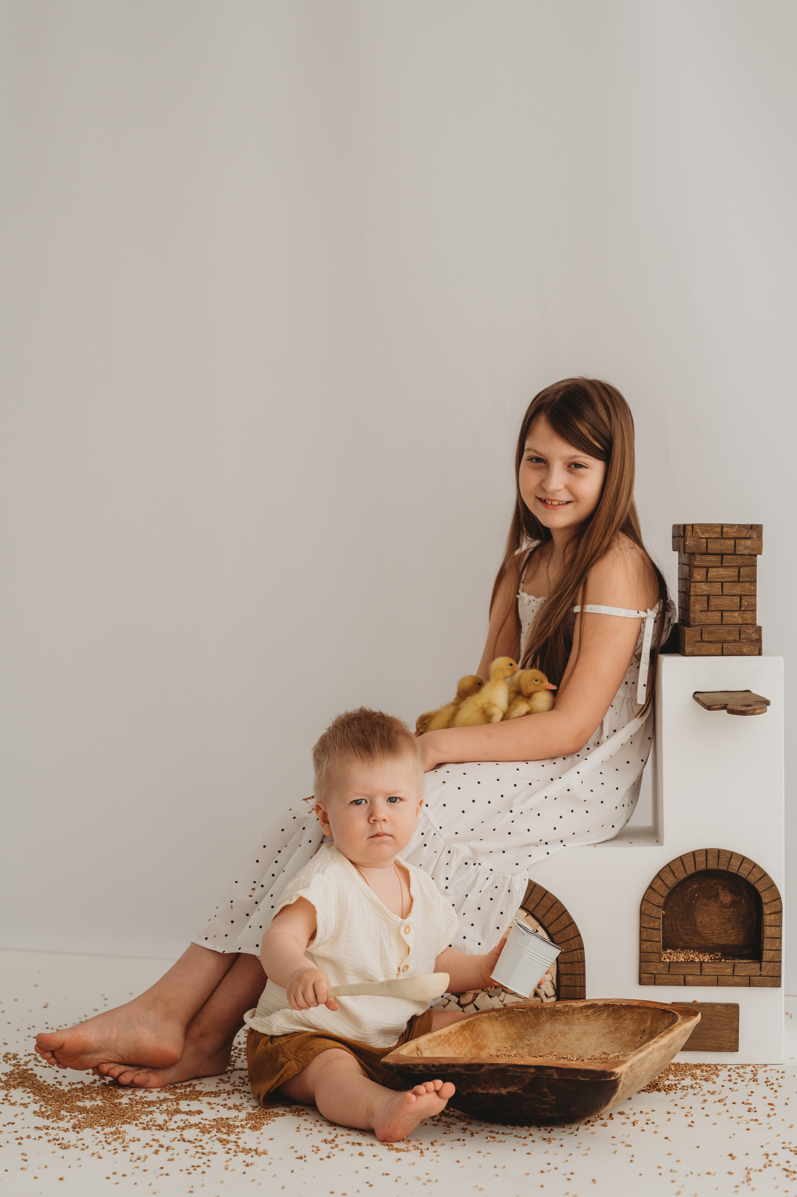 Никитка и Лерочка с утятами. Детский и семейный фотограф Ирина Гладких