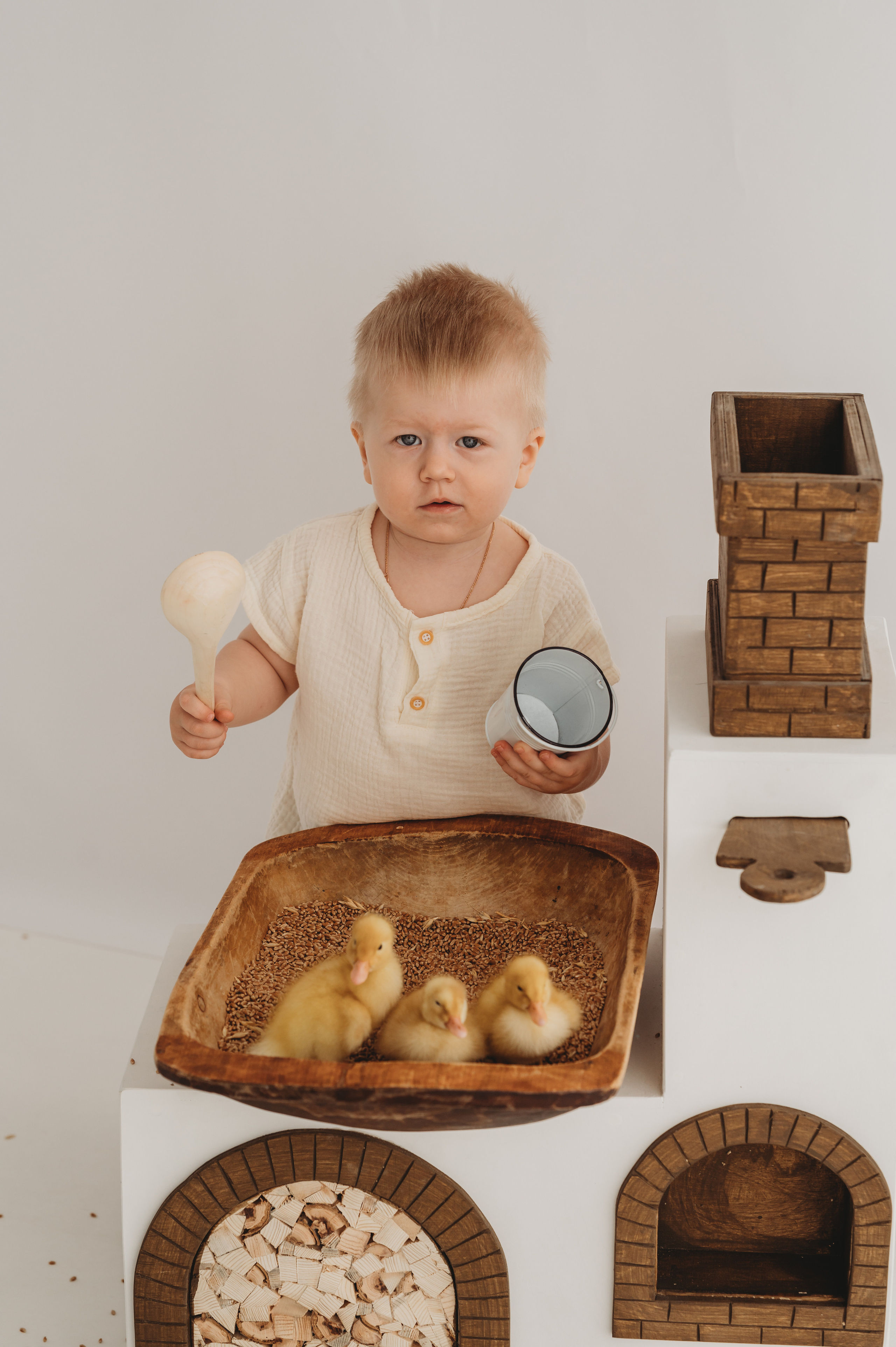 Никитка и Лерочка с утятами. Детский и семейный фотограф Ирина Гладких