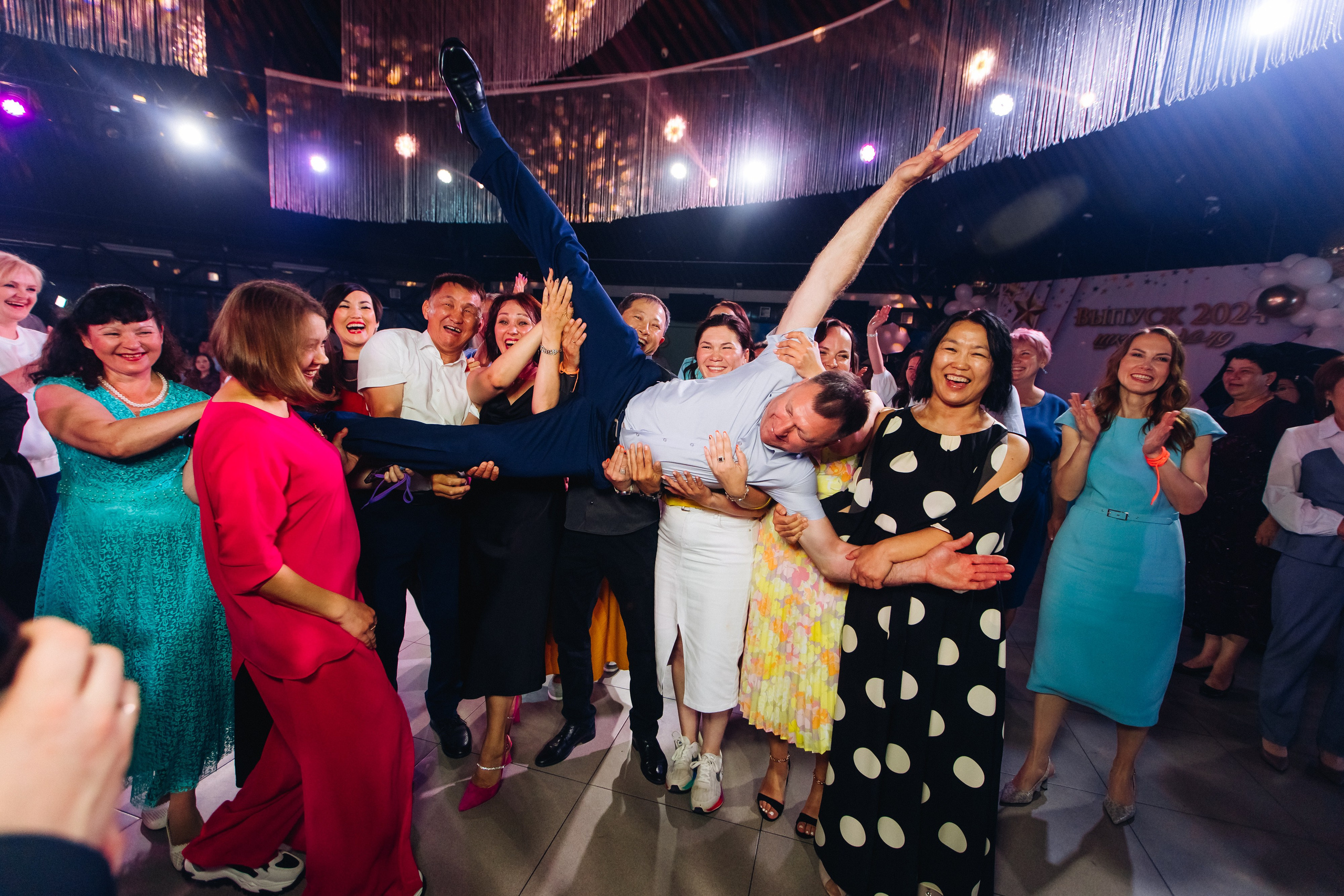 Выпускной вечер. 49 школа. Баран на корове. Свадебный и семейный фотограф в Улан-Удэ