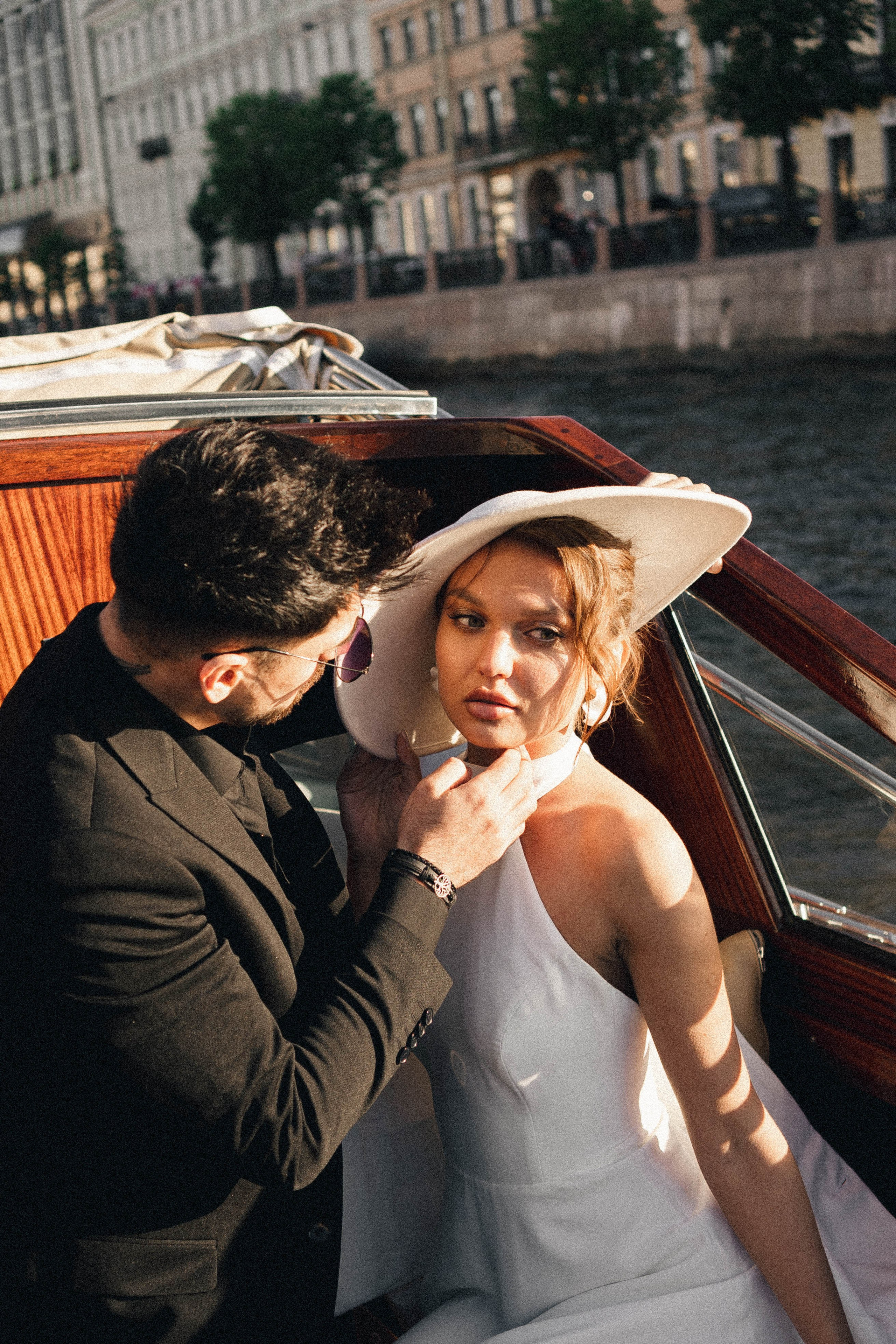 СВАДЕНБНАЯ СЬЕМКА НА КАТЕРЕ ПО КАНАЛАМ САНКТ-ПЕТЕРБУРГА И В АКВАТОРИИ НЕВЫ. Профессиональный фотограф, Санкт-Петербург — Виктория Богомолова
