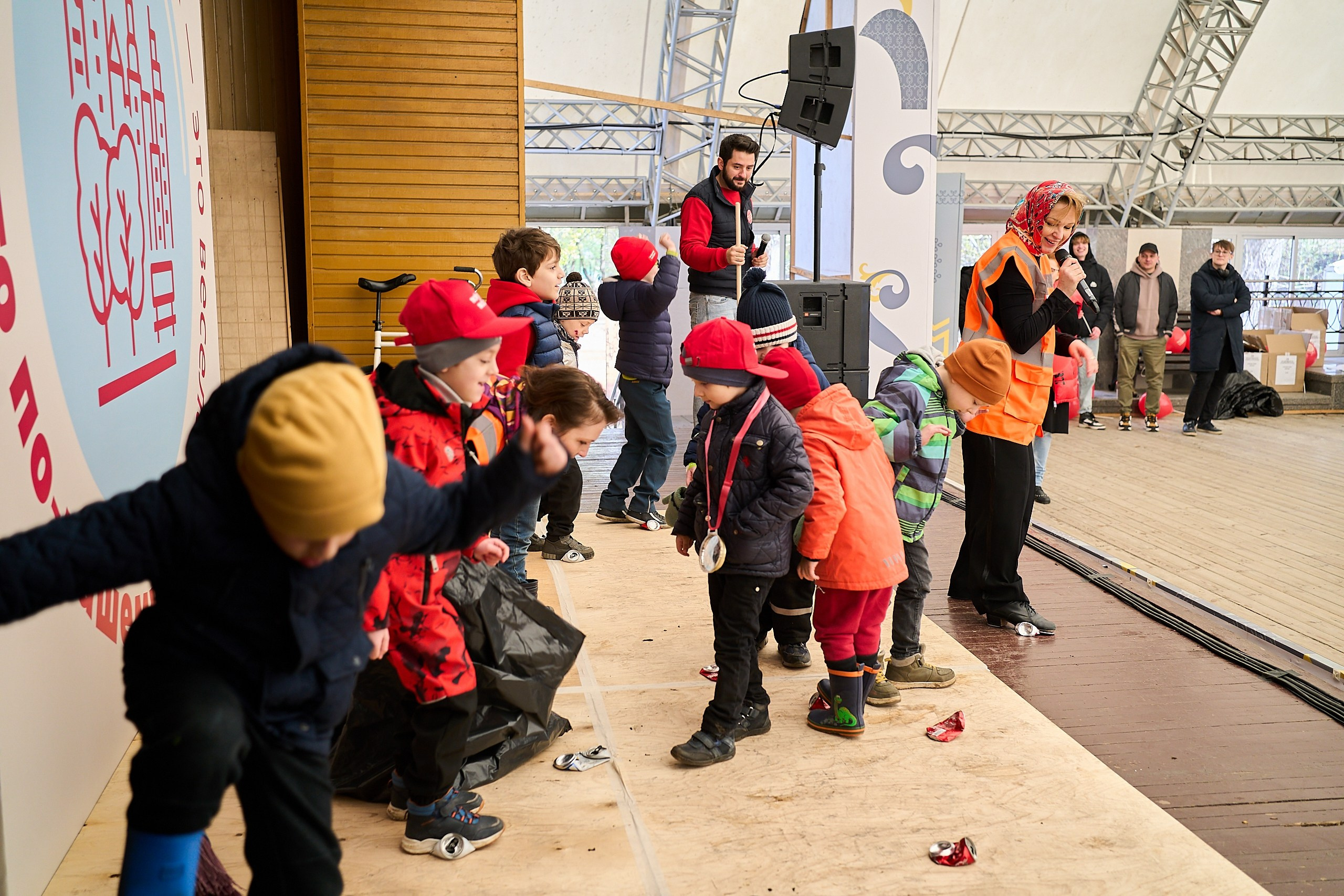 Субботник у Управления делами Мэра и Правительства Москвы. Фотограф и Видеограф в Москве. Олег Корушев