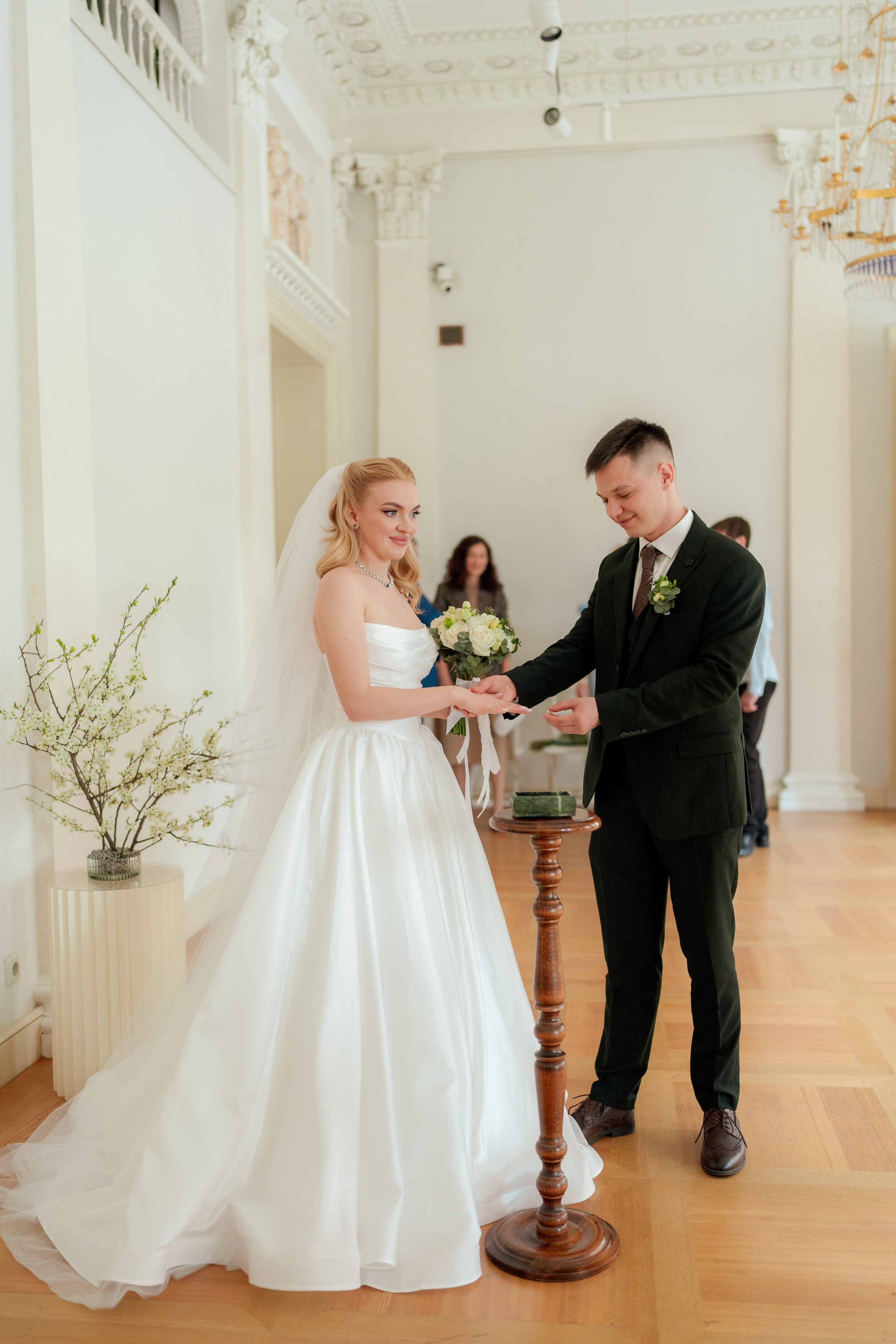 Алиса и Влад. Полный свадебный день (утро, усадьба, прогулка, выездная регистрация, банкет). Дата съемки 26.04.2025. Свадебный фотограф Москва