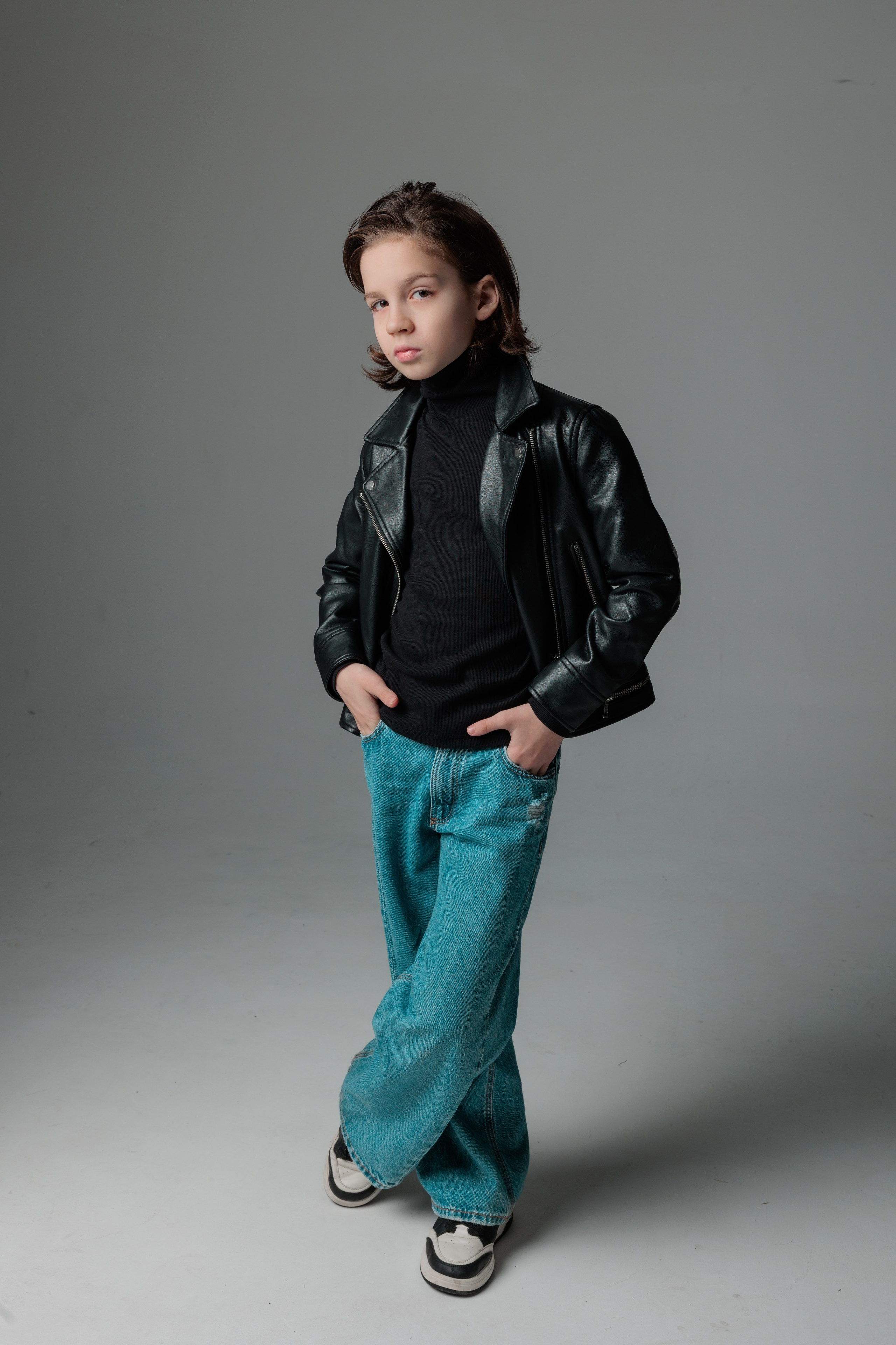 САША. Я фотограф из Москвы к Вашим услугам