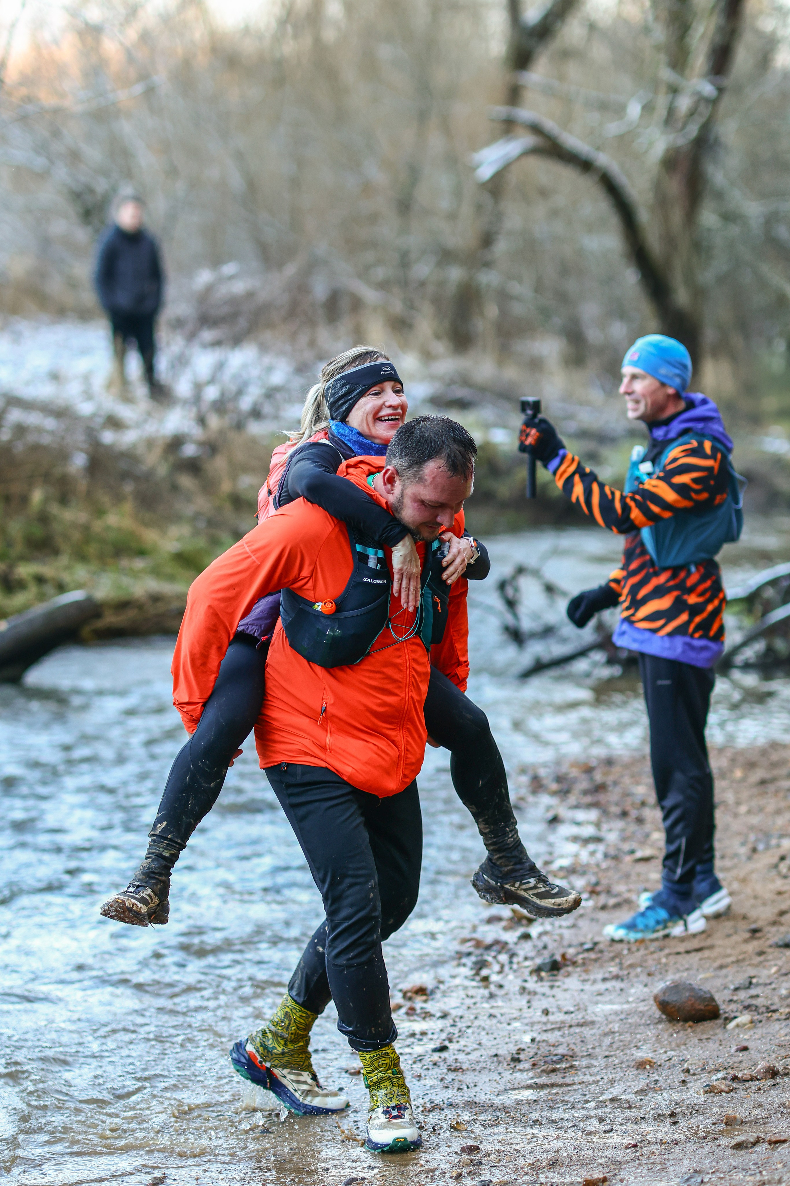 Два лепестка Химкинского марафона у дома, 23.11.25. Фотограф Сергей Ловкий