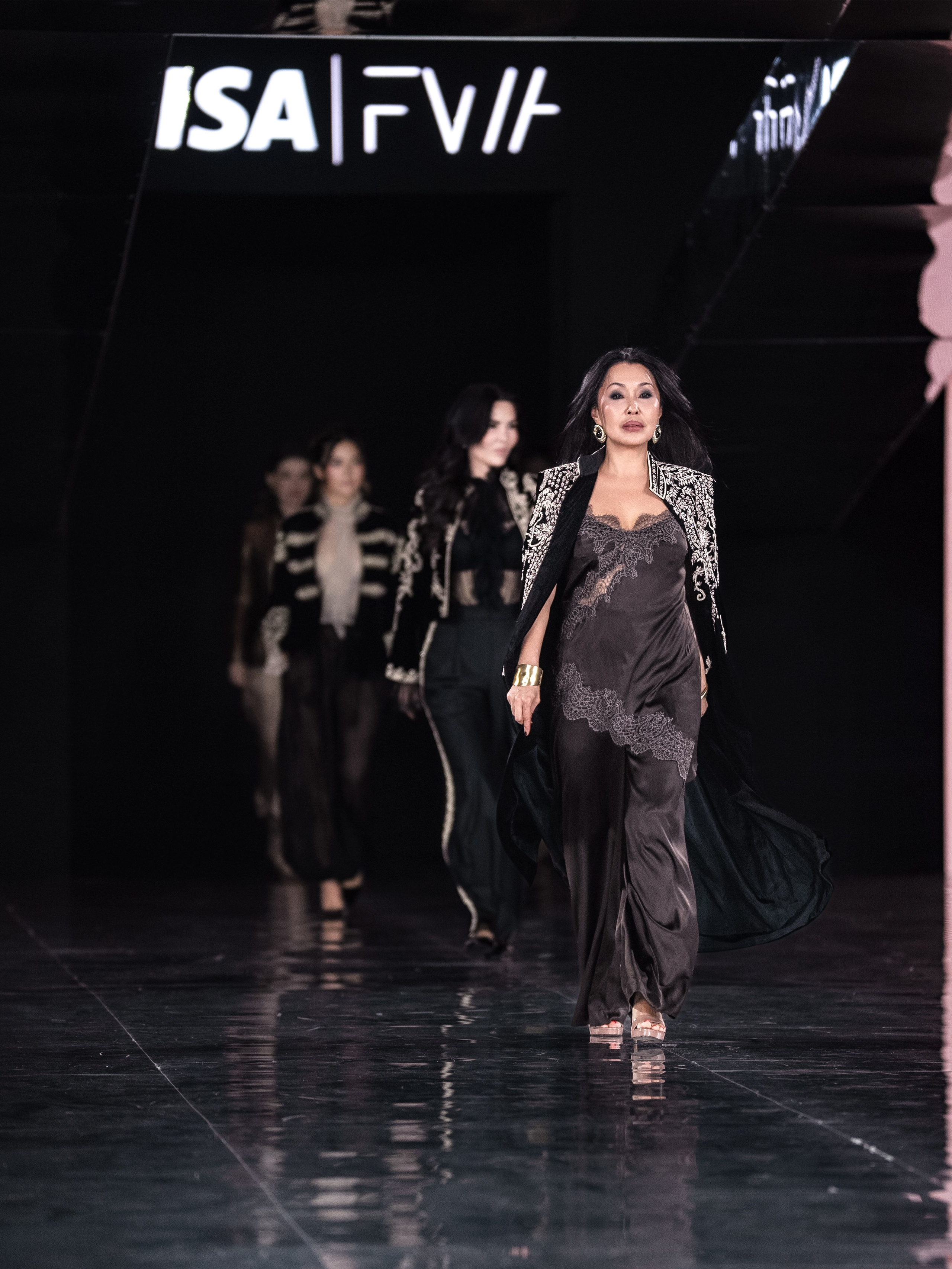 Kazakhstan Fashion Week Zardozi. Сайт Алматинского НЮ АРТ, будуар и фэшн фотографа Дениса Карпенко