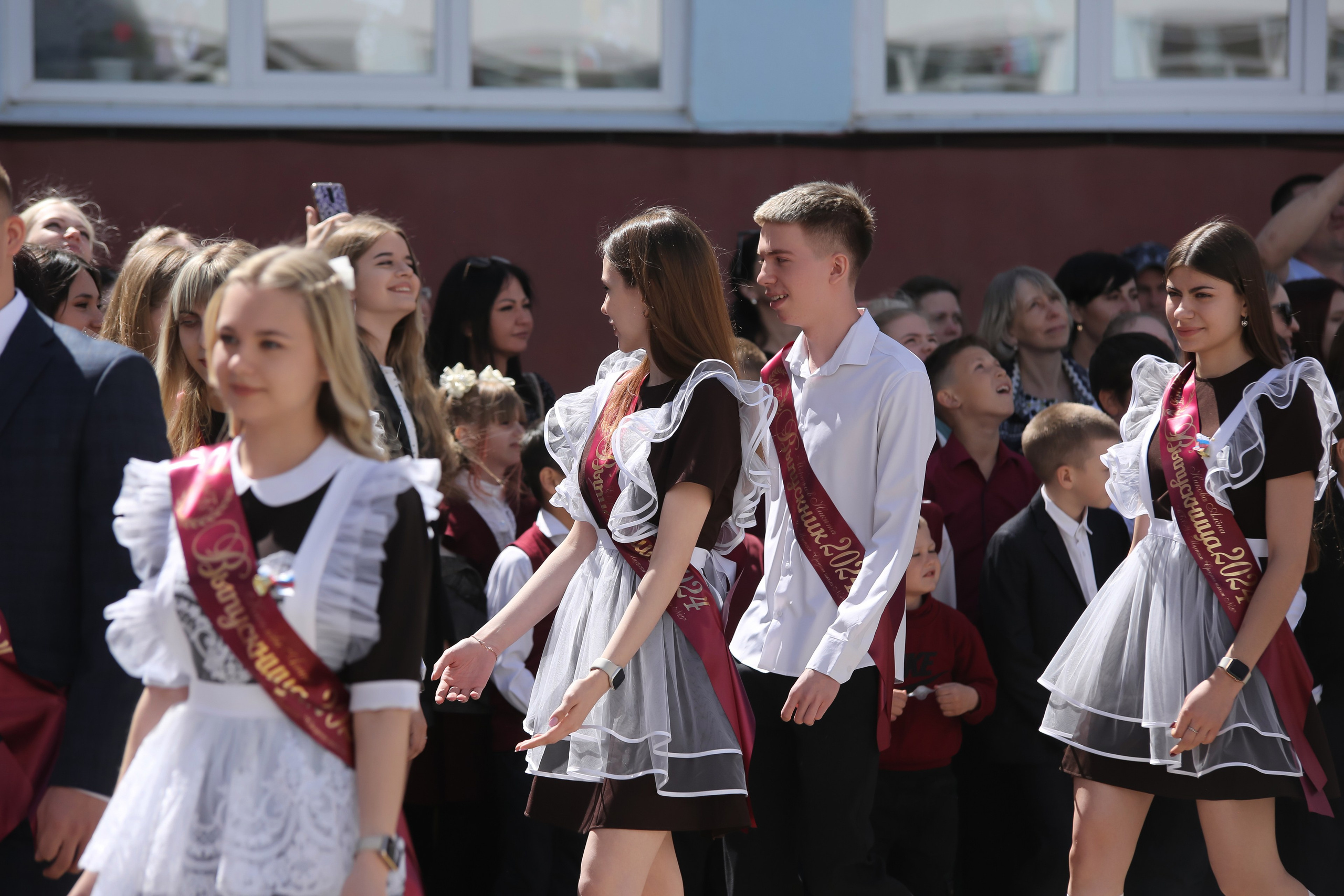 ЛИНЕЙКА «ПОСЛЕДНИЙ ЗВОНОК» 9 ШКОЛА 2024 г МЦЕНСК. ТВОЙ АЛЬБОМ / ТВОИ ПРАВИЛА