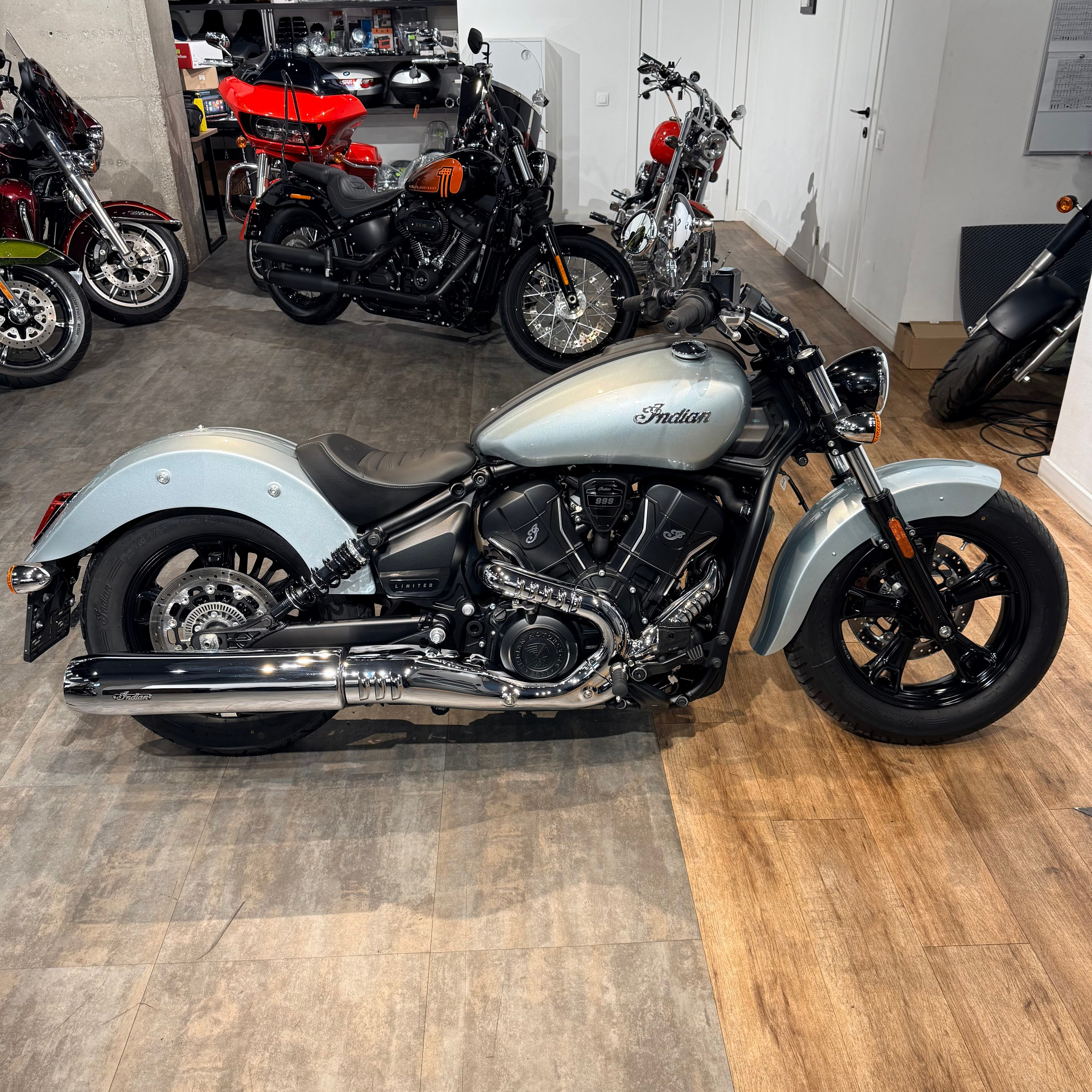 2025 NEW INDIAN Scout Sixty Limited Silver Quartz. Hello Davidson, Москва. Только хорошие мотоциклы…