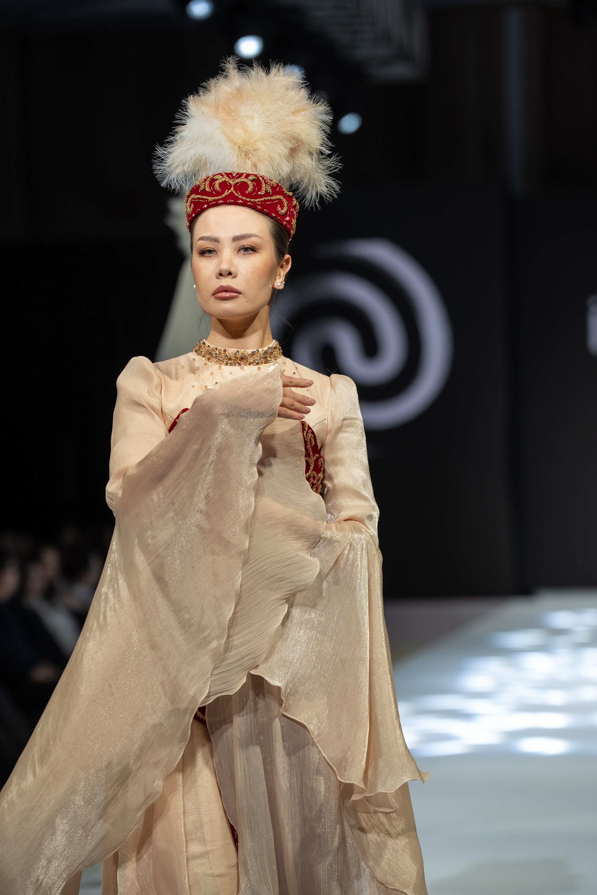 EURASIAN FASHION WEEK Innes. Сайт Алматинского НЮ АРТ, будуар и фэшн фотографа Дениса Карпенко