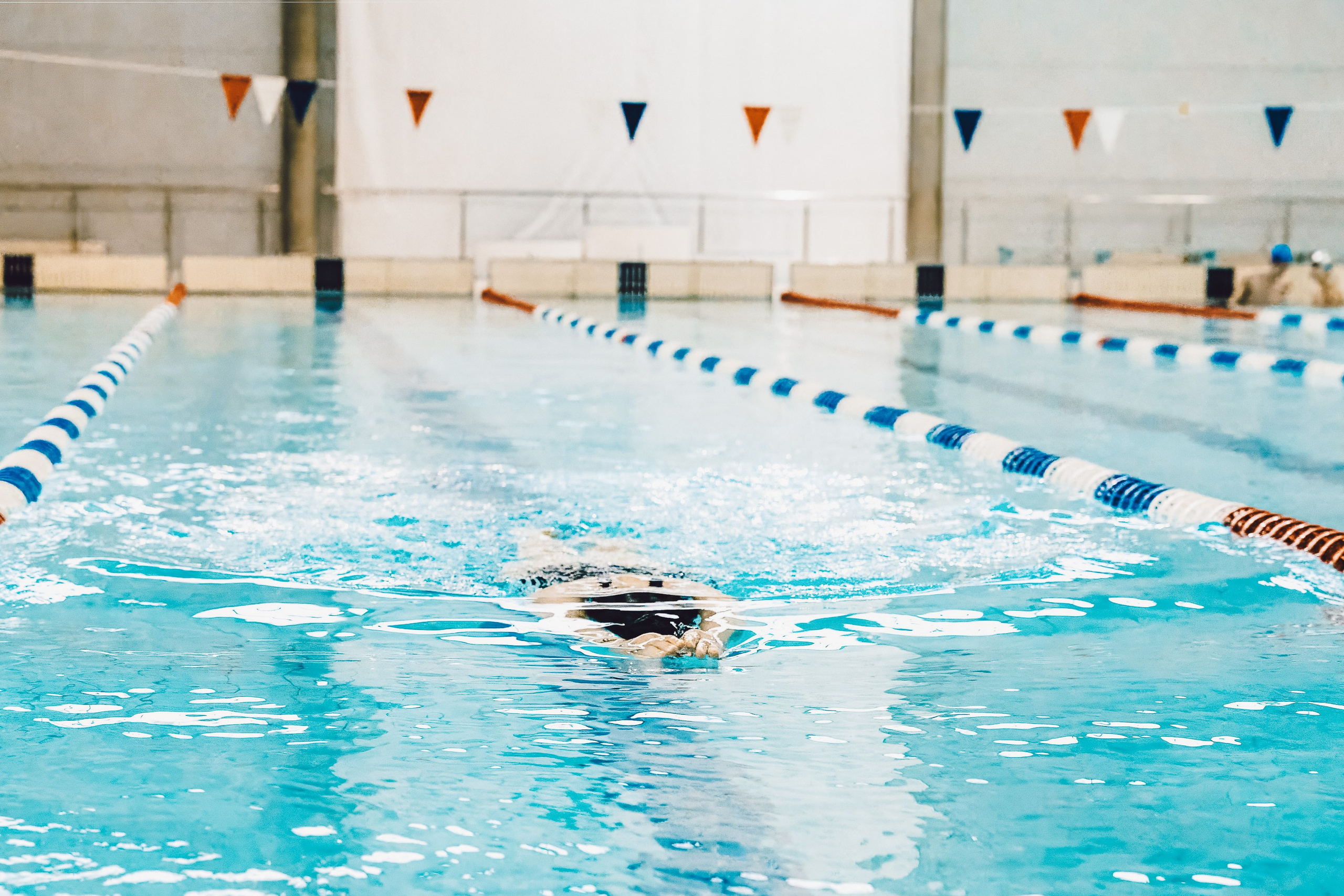 Случайно в бассеине. Портретный фотограф в Санкт-Петербурге Дария Сыч