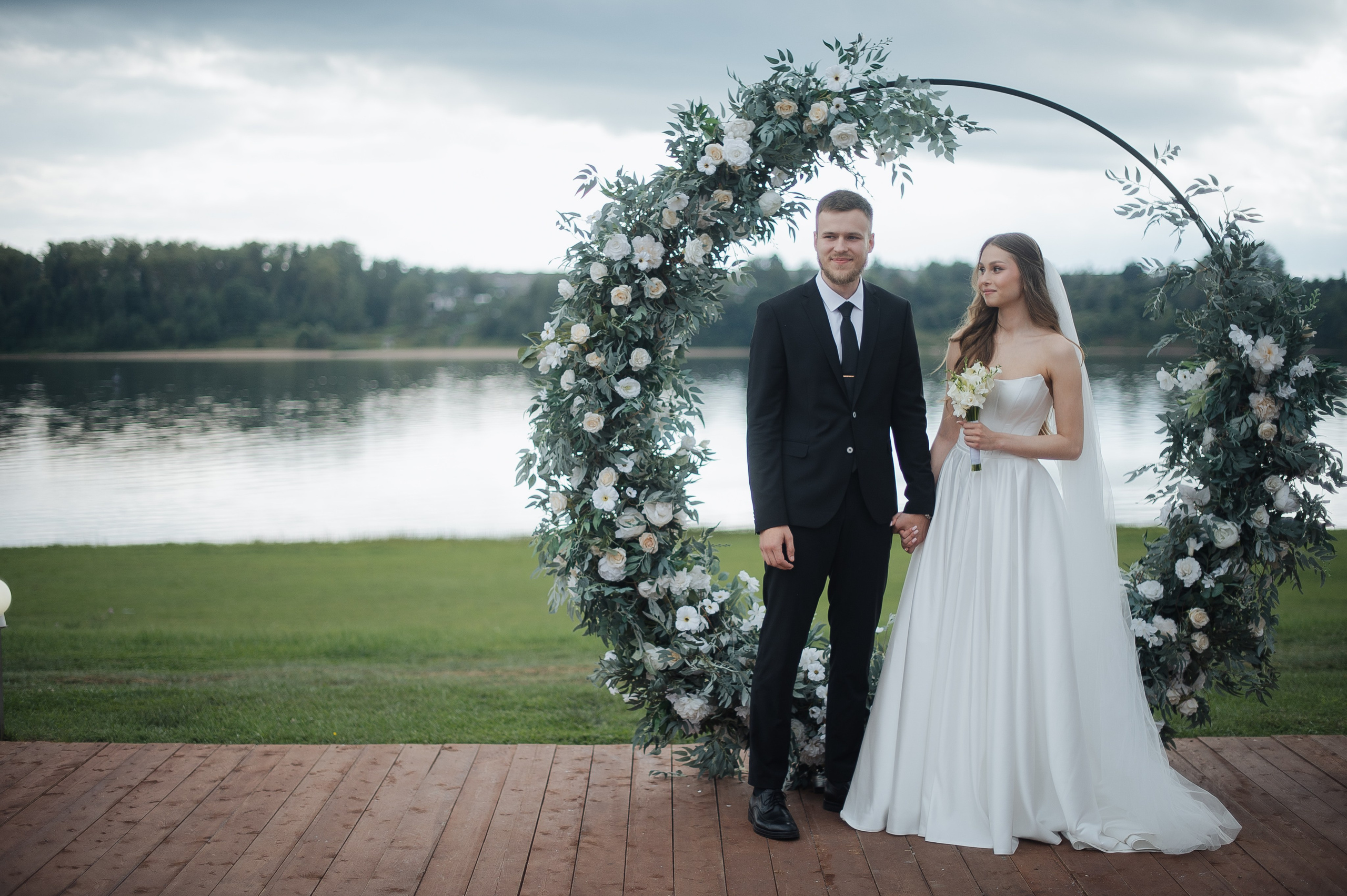 Свадьба на берегу Волги. Свадебный фотограф в Ярославле Денис Медоваров