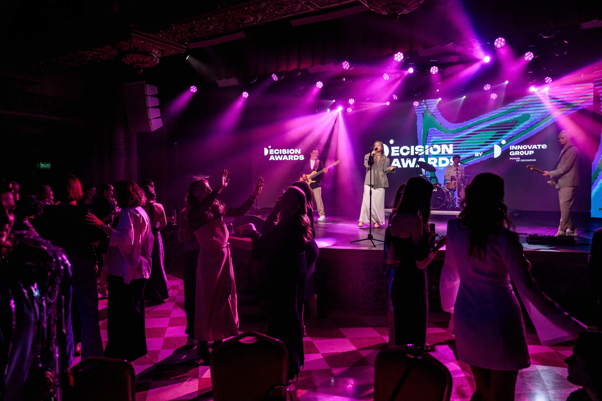 INNOVATE GROUP. Максим Комаров — Профессиональный фотограф